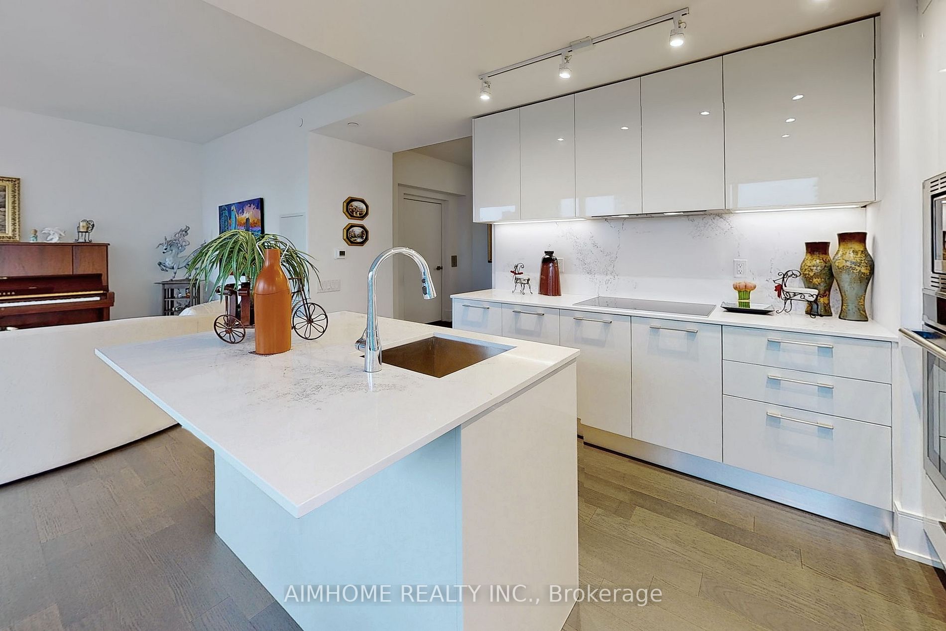 1 Gloucester St, #1815