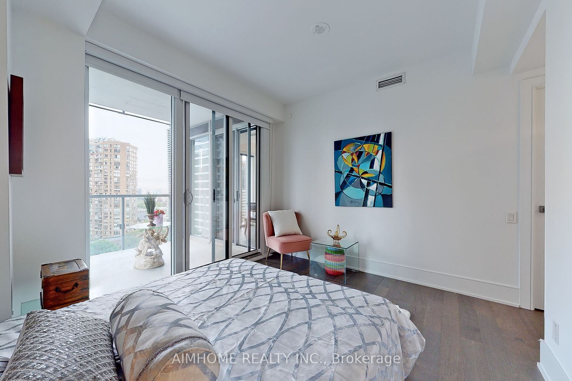 1 Gloucester St, #1815