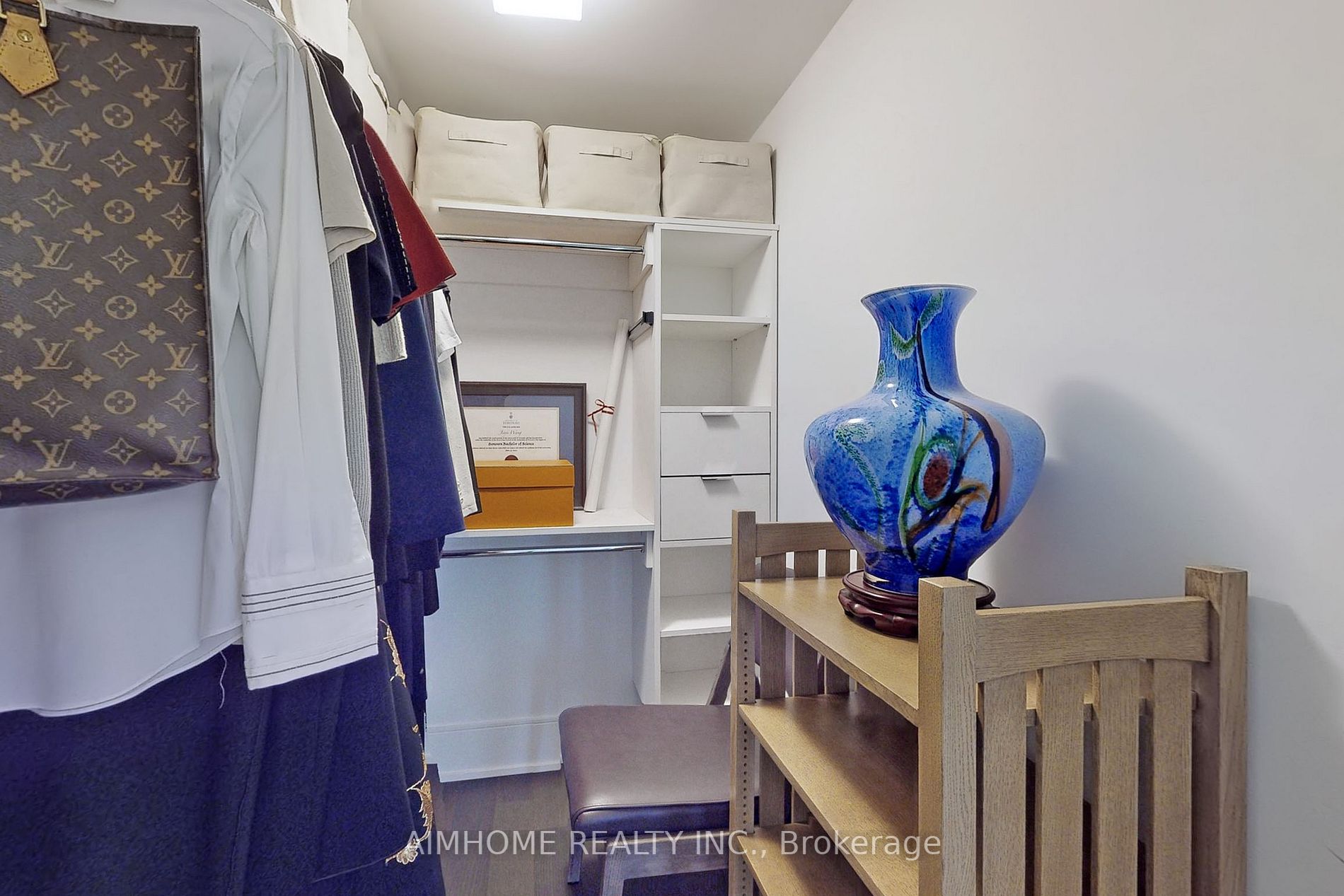 1 Gloucester St, #1815