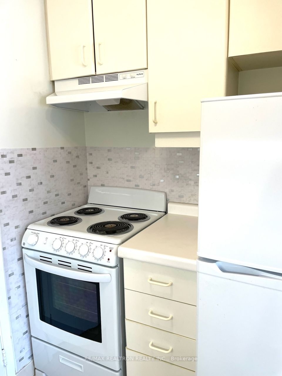 Listing C6048260 - Large Photo # 7