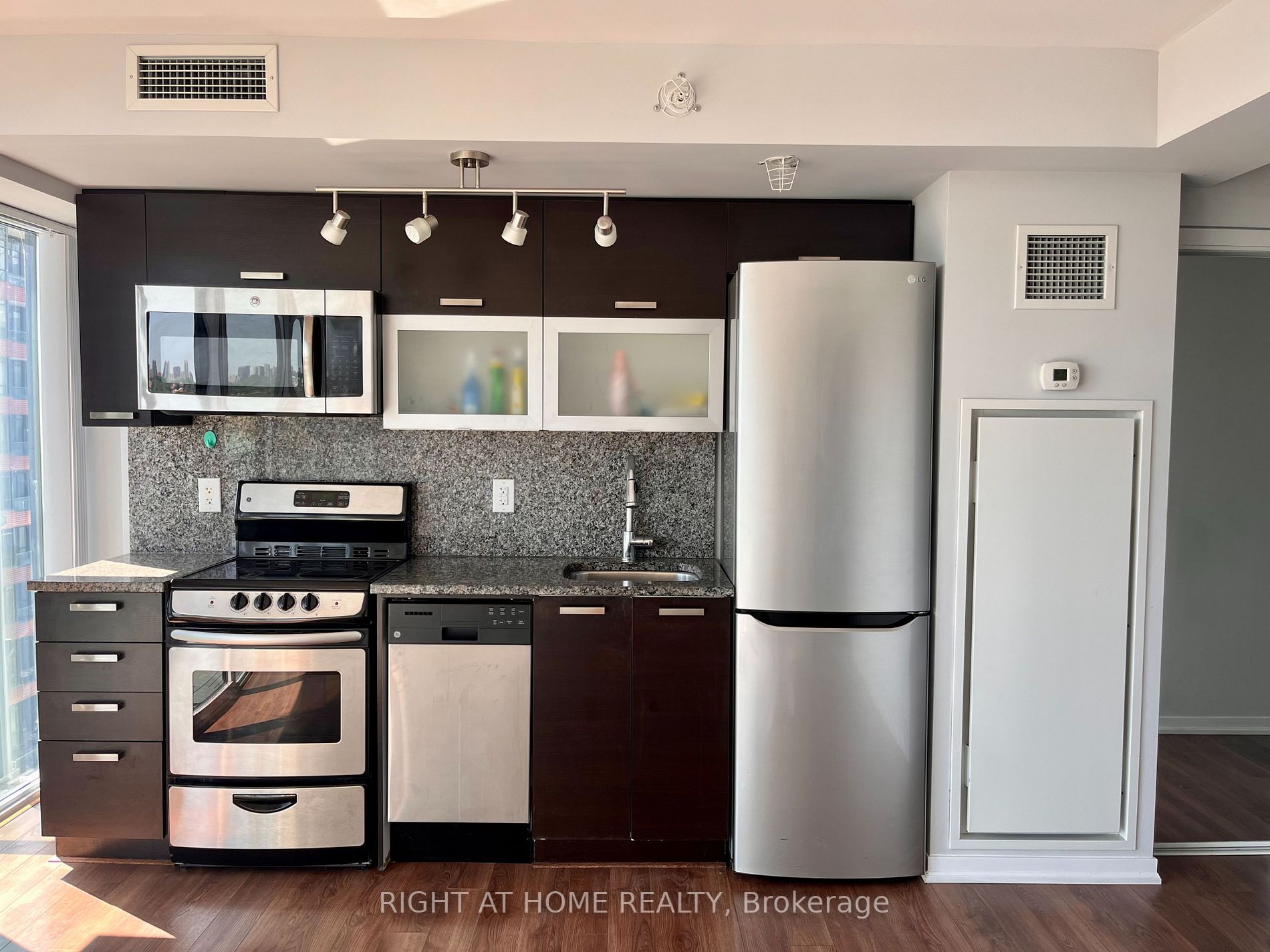 Listing C6048264 - Large Photo # 4