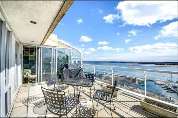 480 Queens Quay W