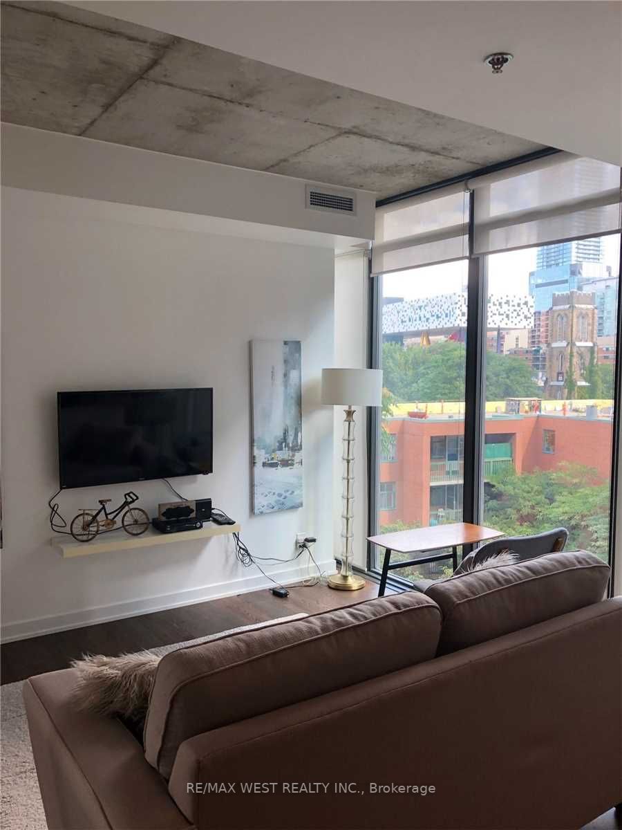 15 Beverley St, #605