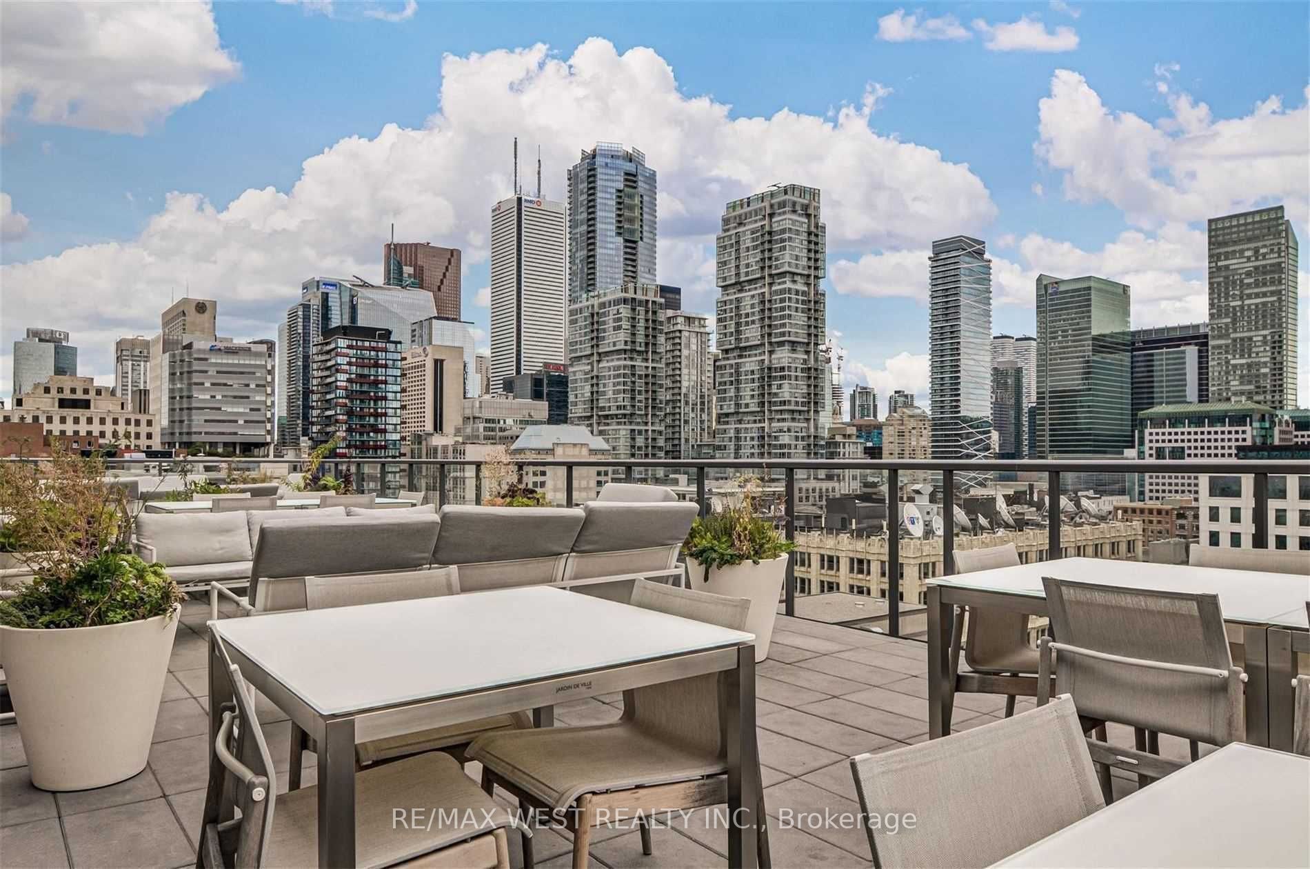 15 Beverley St, #605