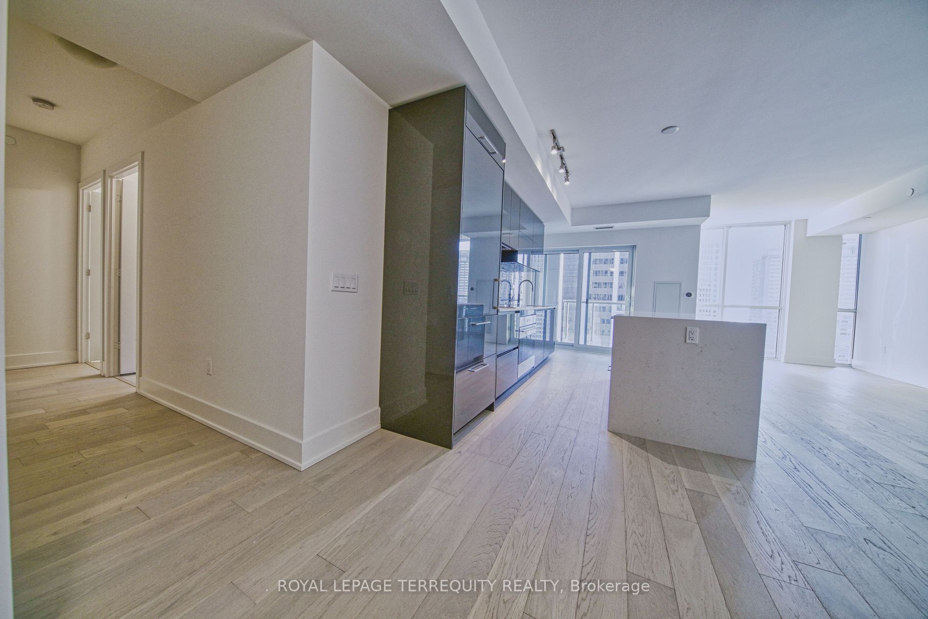 Listing C6050004 - Large Photo # 2