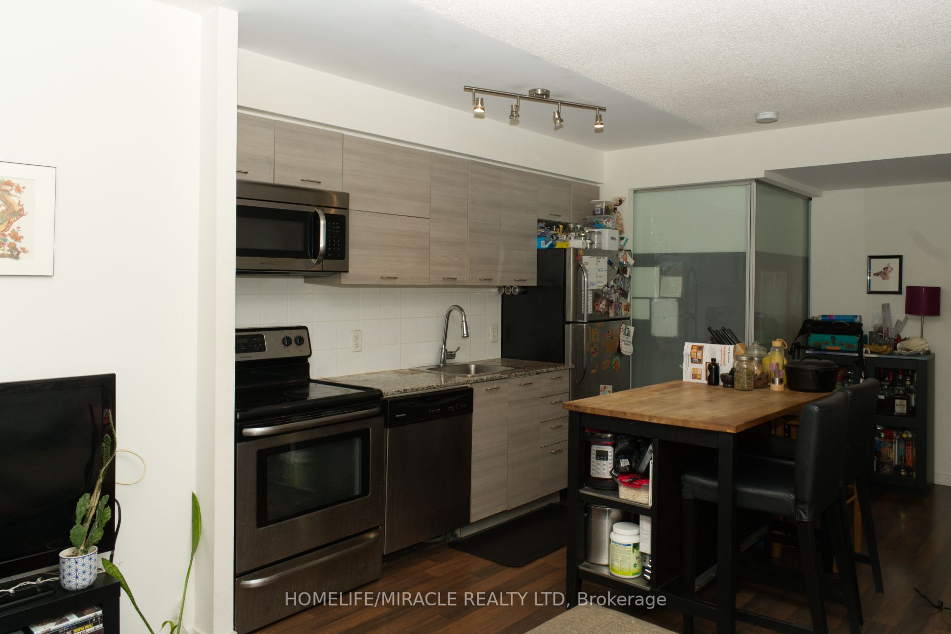 Listing C6050532 - Large Photo # 4