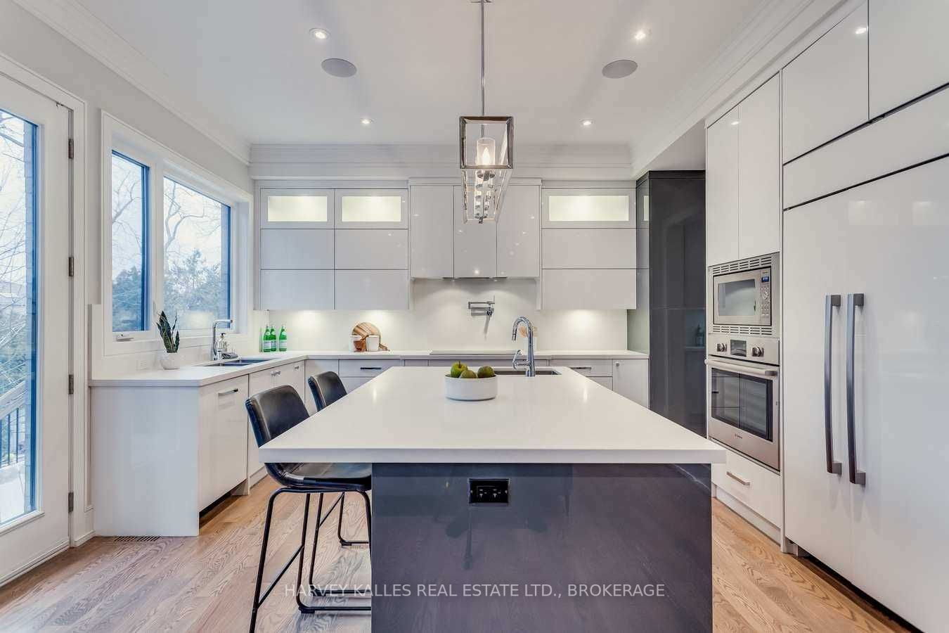 476 Deloraine Ave