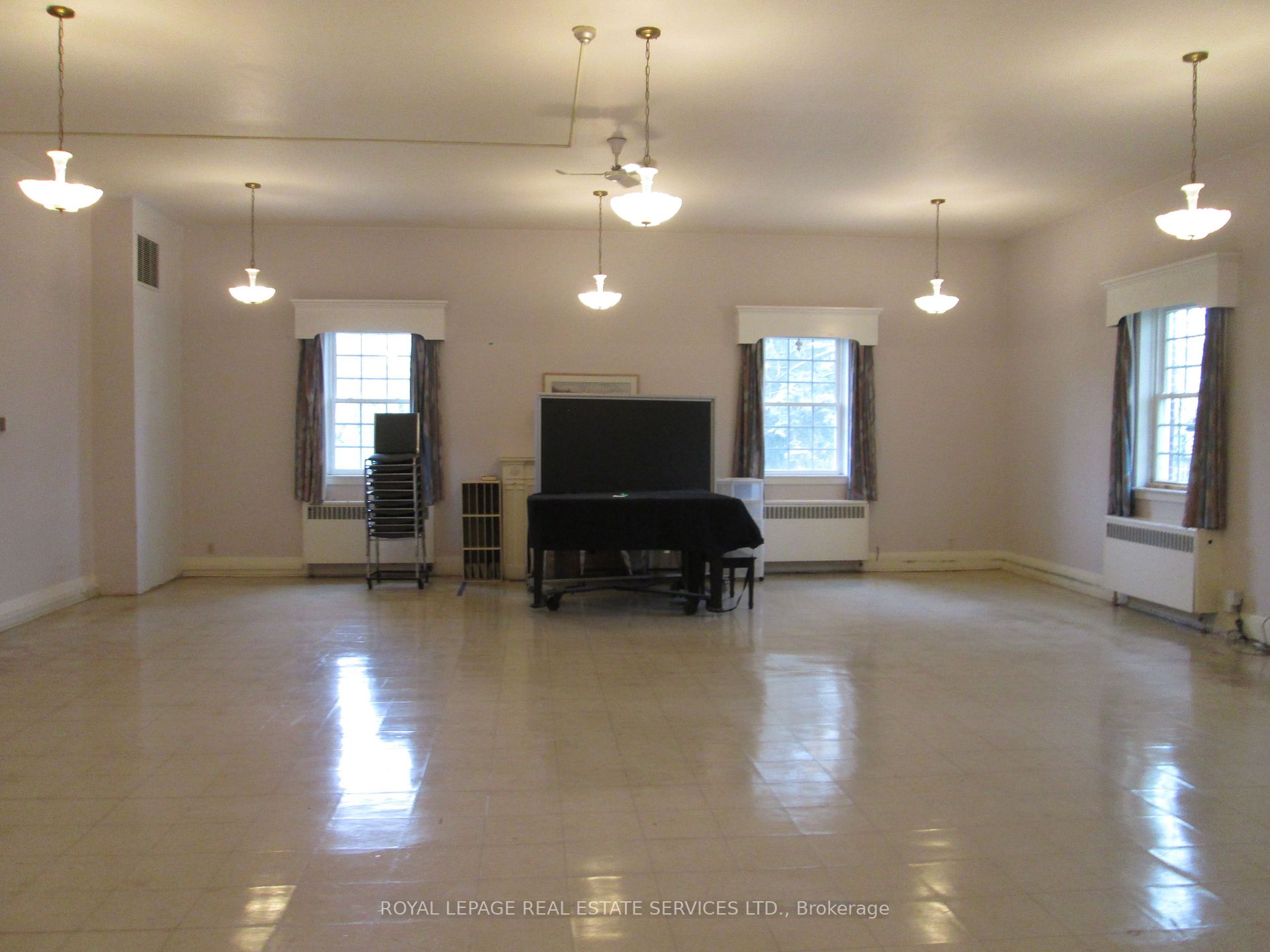 28 Fairlawn Ave, #2nd Flo