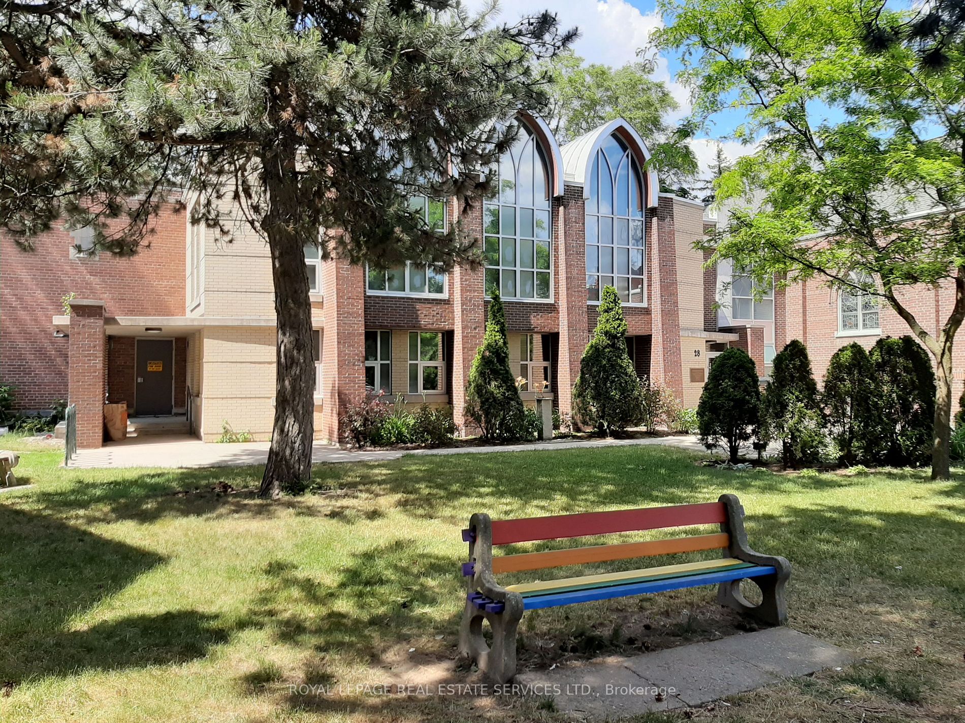 28 Fairlawn Ave, #2nd Flo