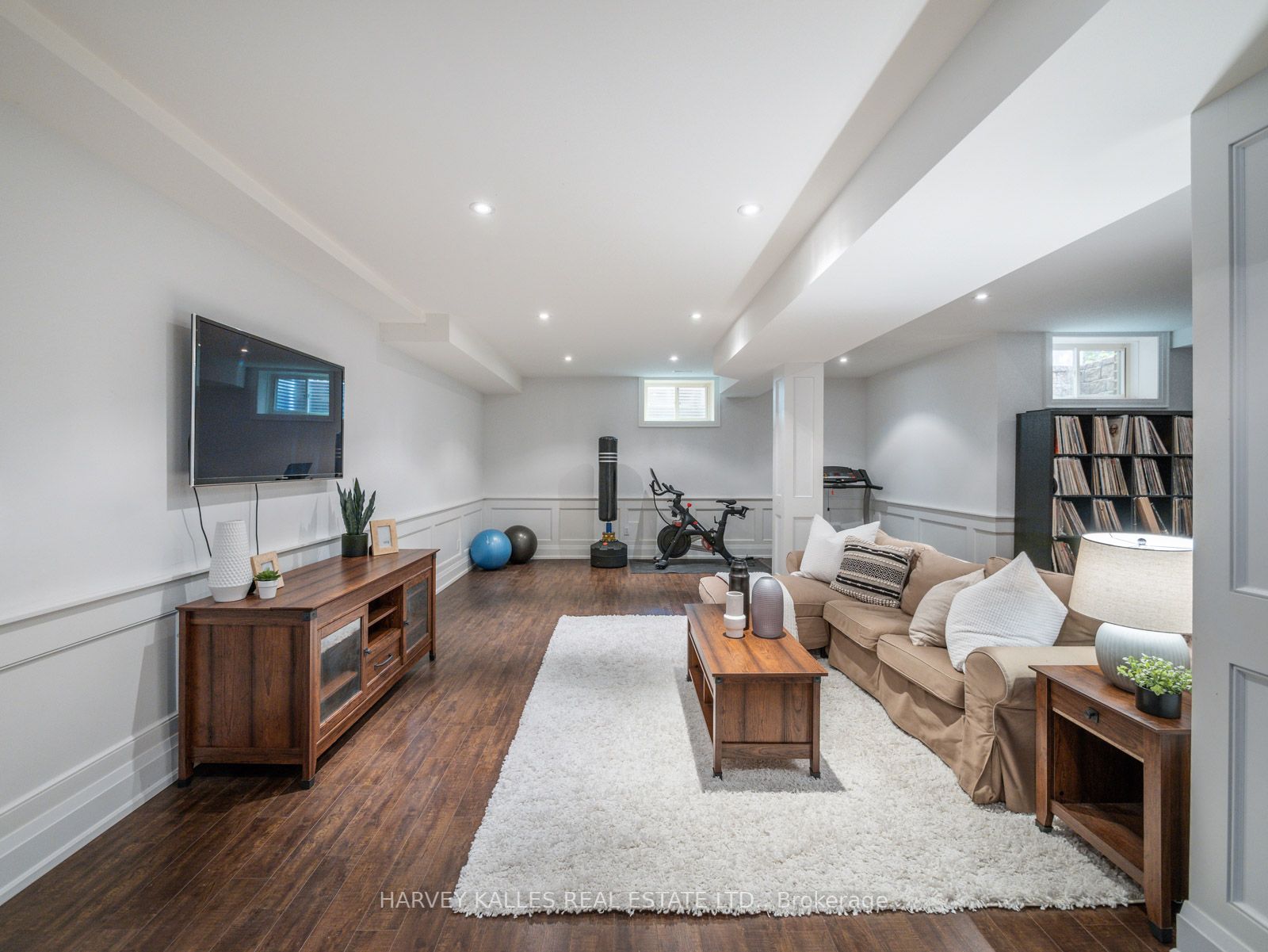 21A Roycrest Ave