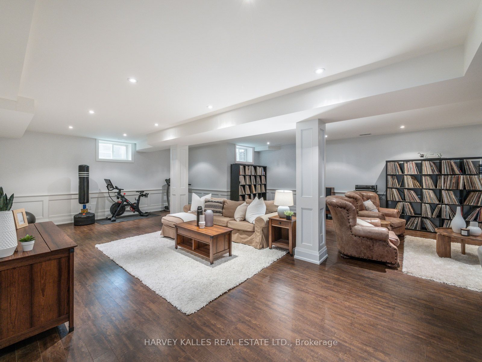 21A Roycrest Ave