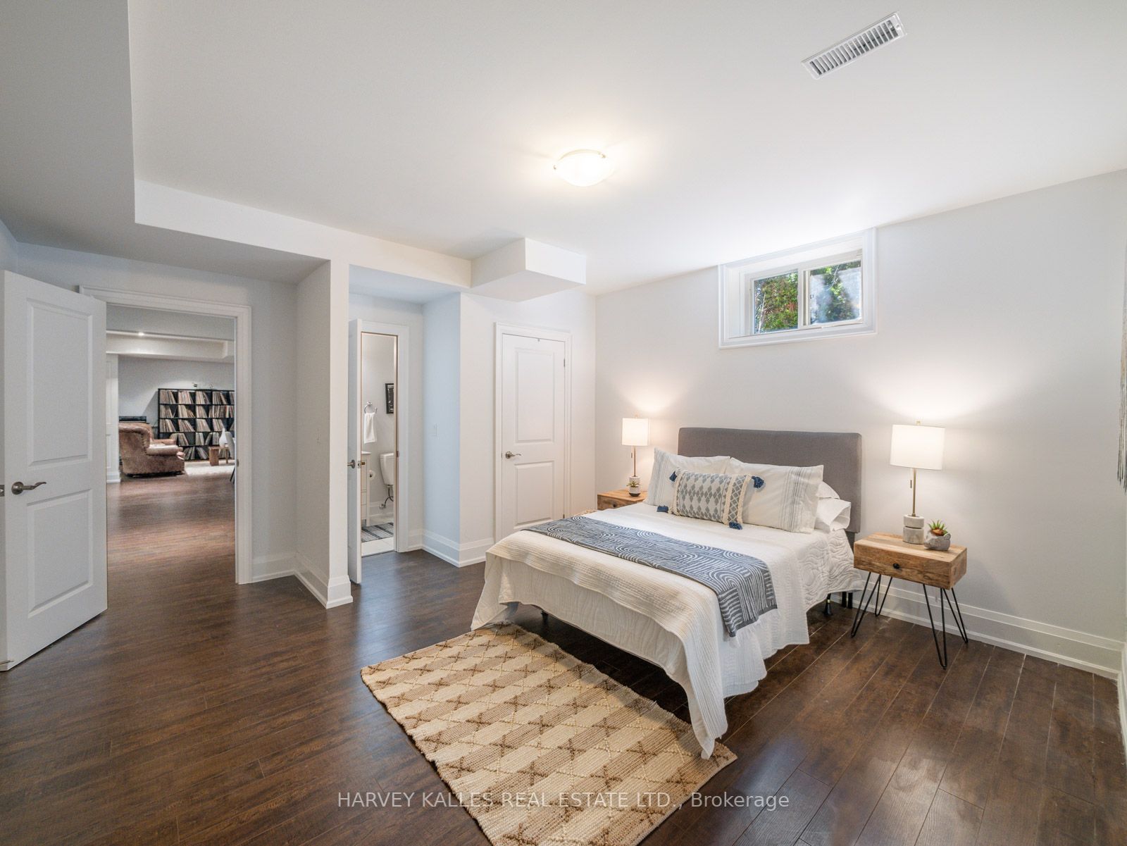 21A Roycrest Ave