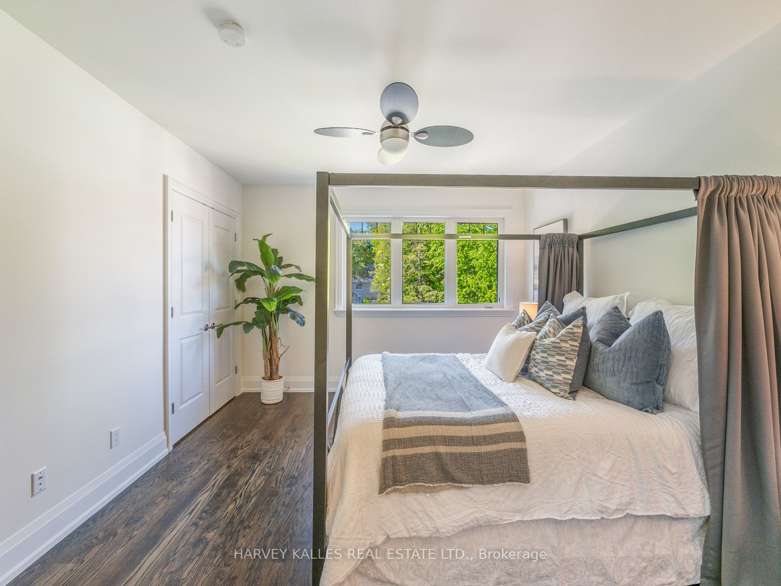 21A Roycrest Ave