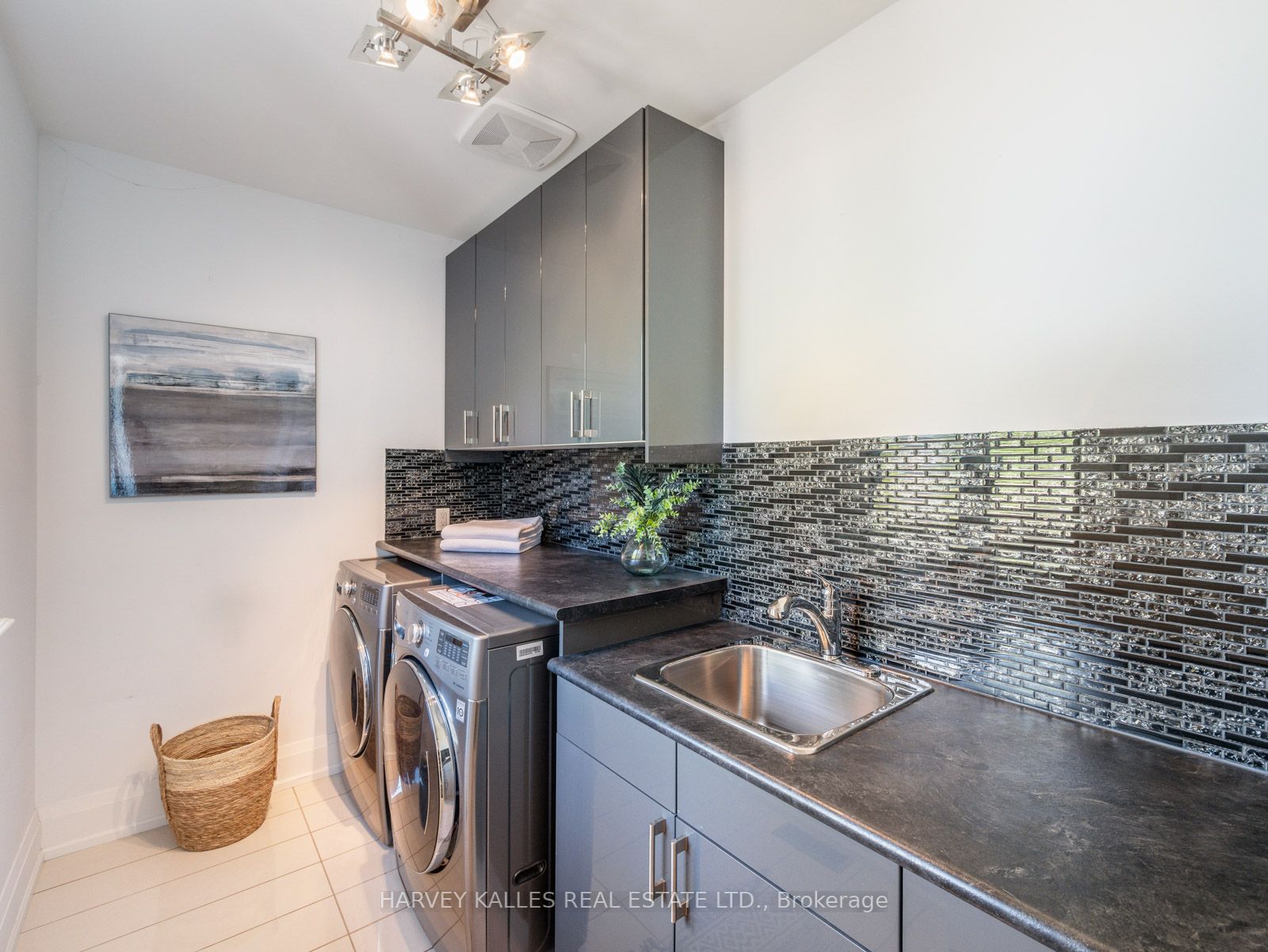 21A Roycrest Ave