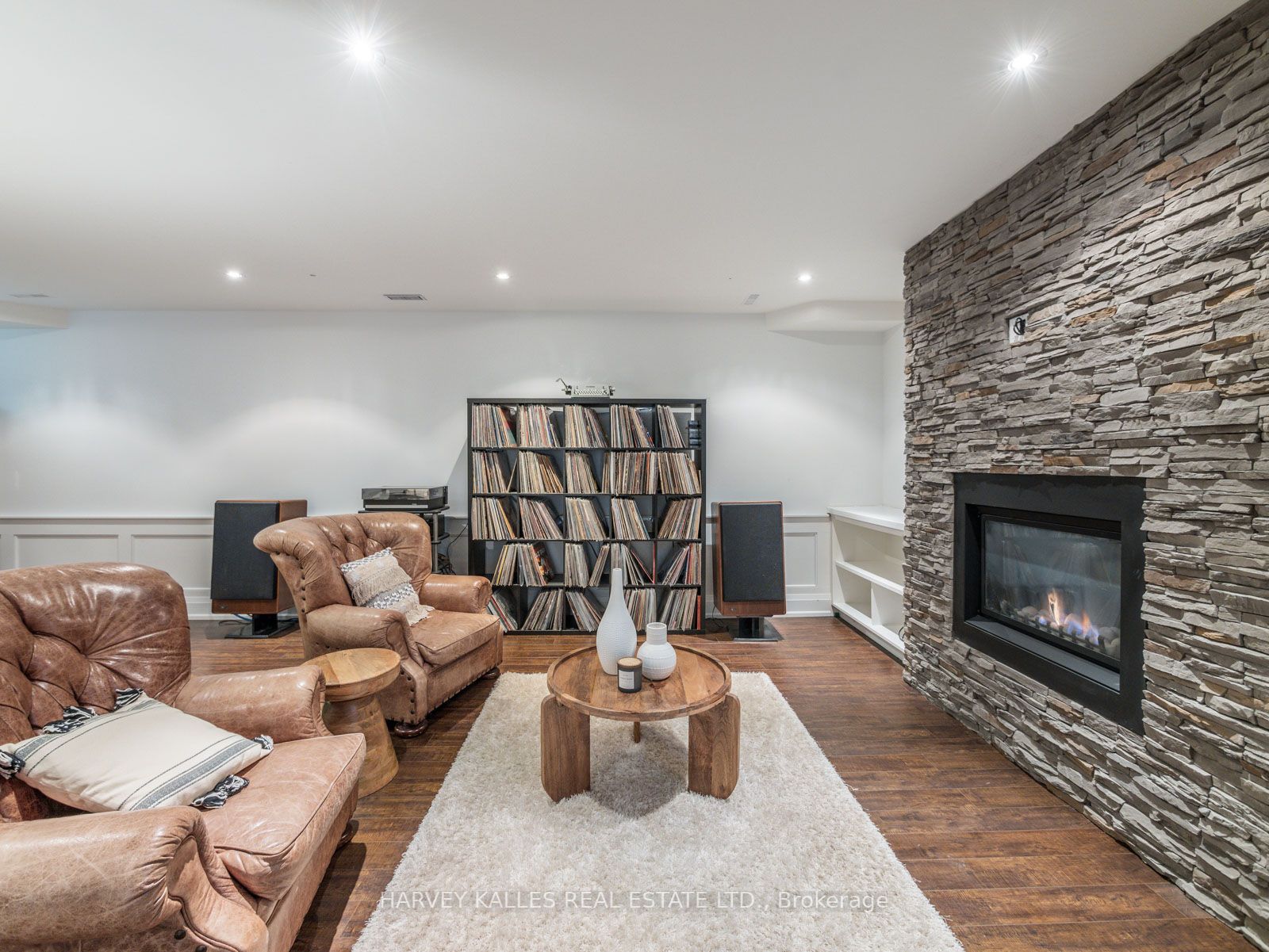 21A Roycrest Ave