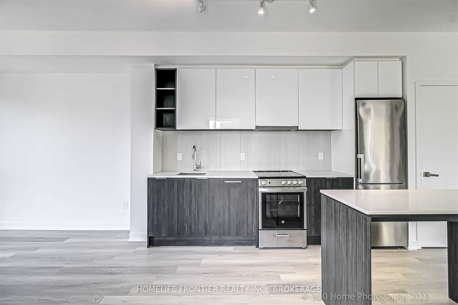 31 Tippett Rd, #731
