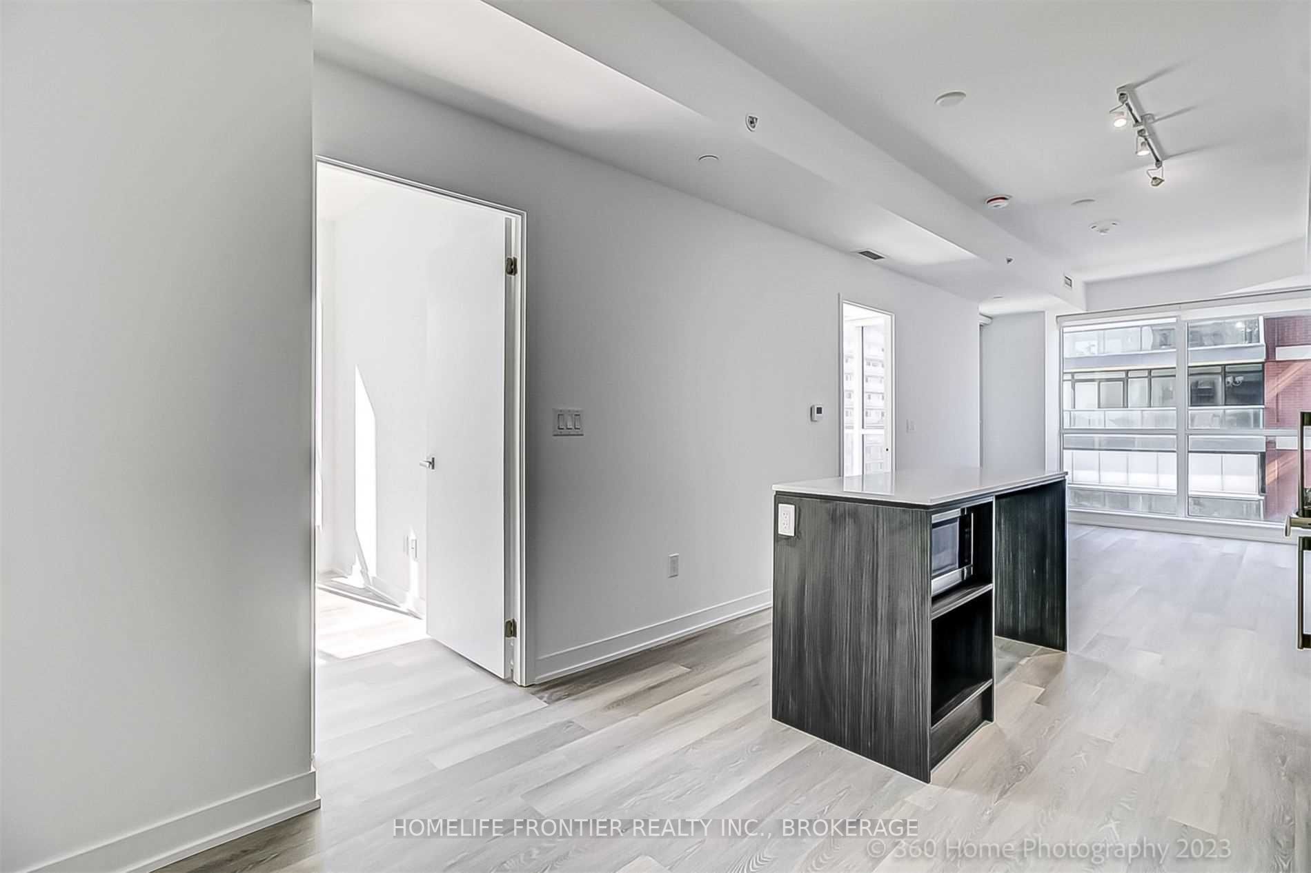 31 Tippett Rd, #731