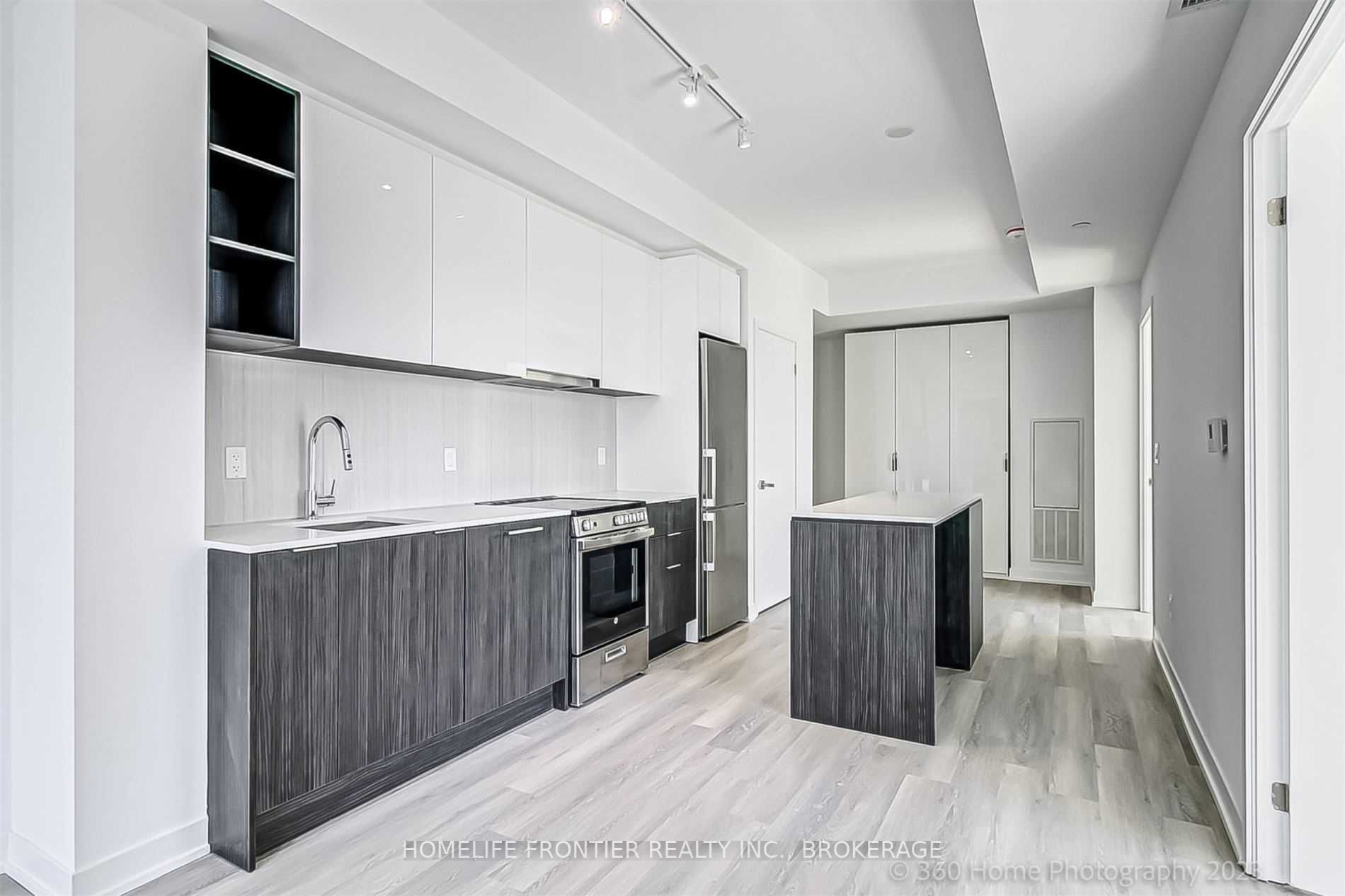 31 Tippett Rd, #731