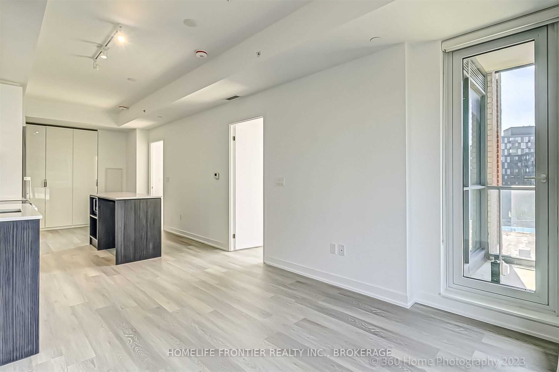 31 Tippett Rd, #731