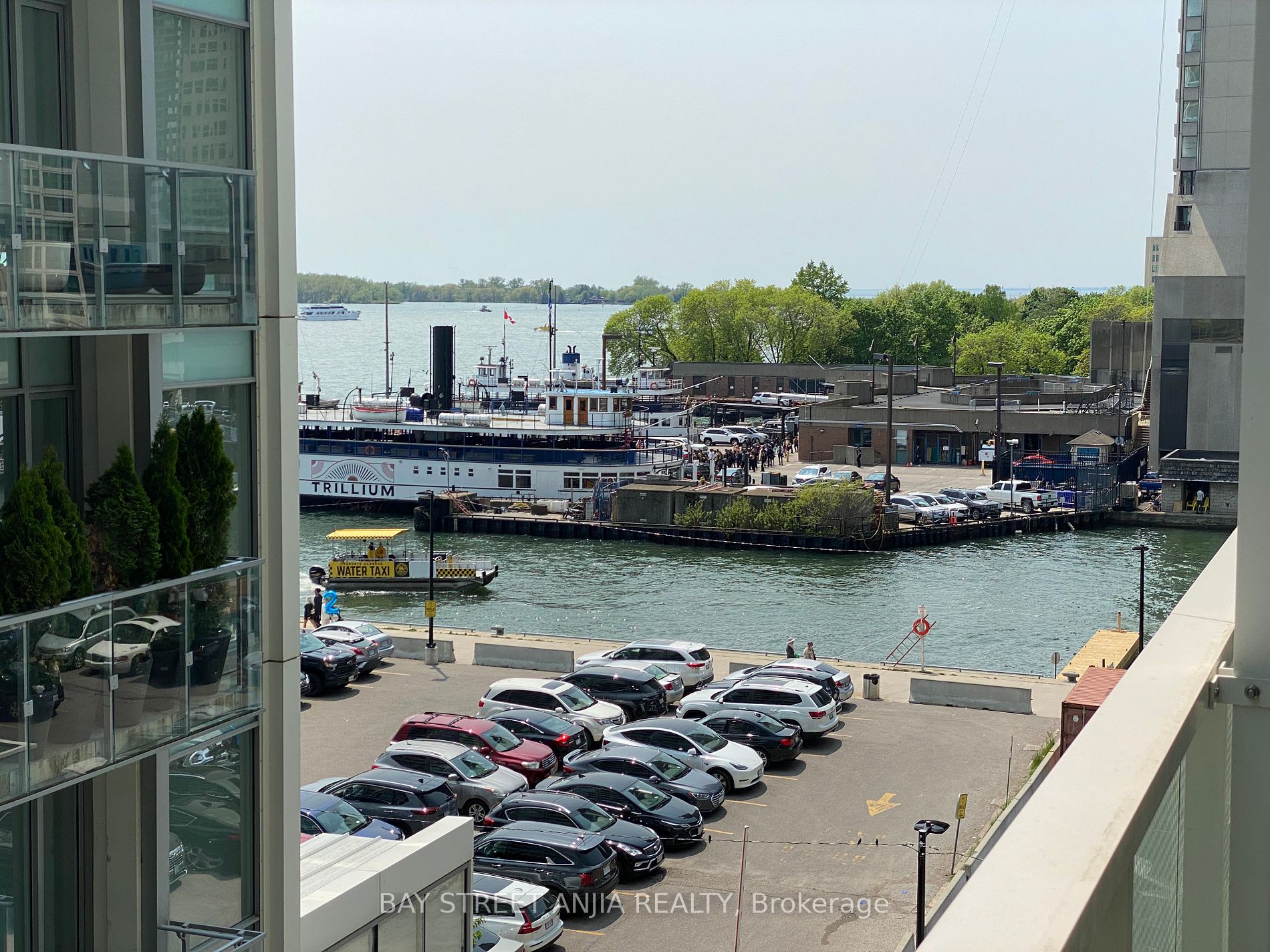 15 Queens Quay E #408