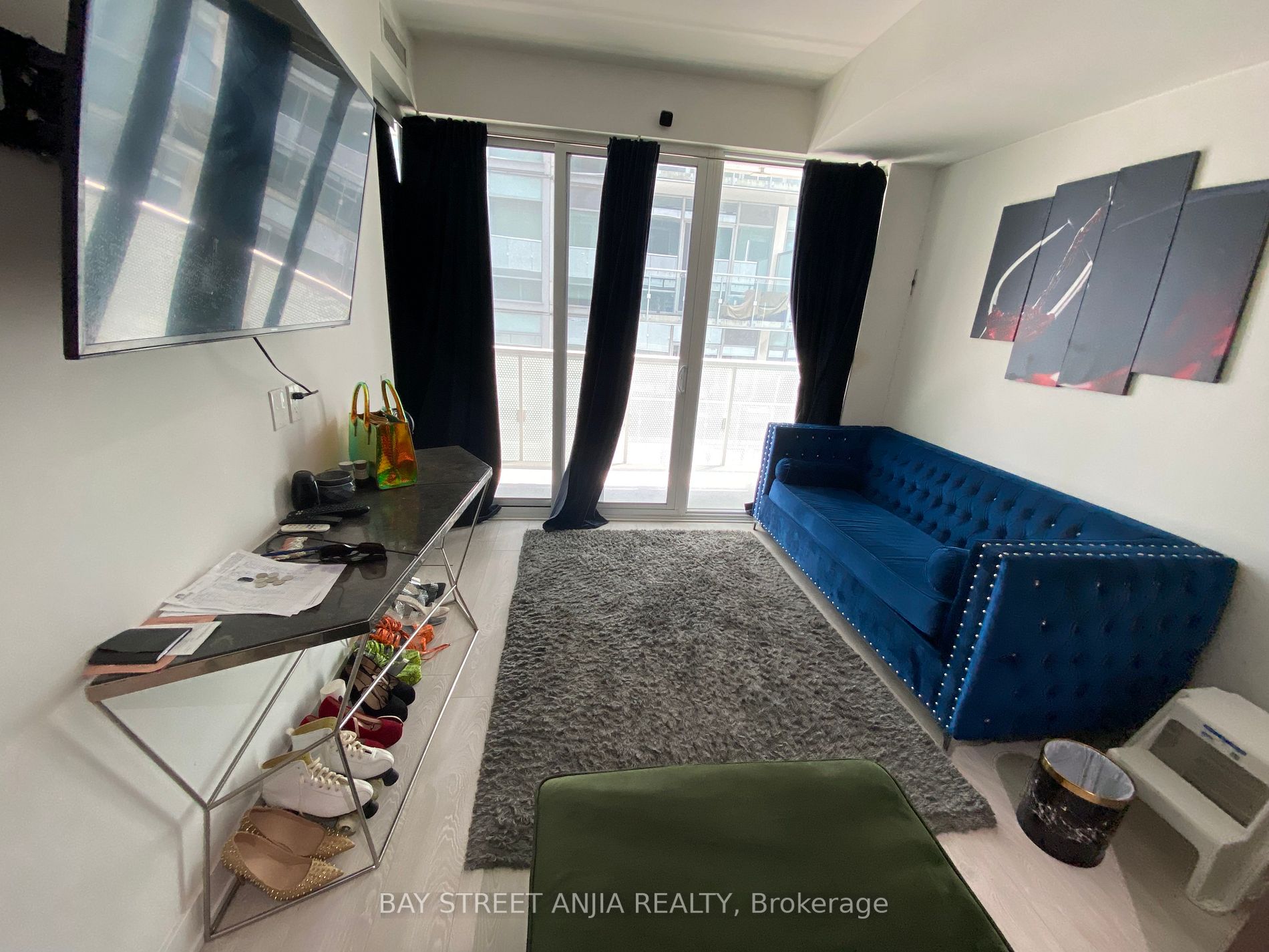 15 Queens Quay E #408