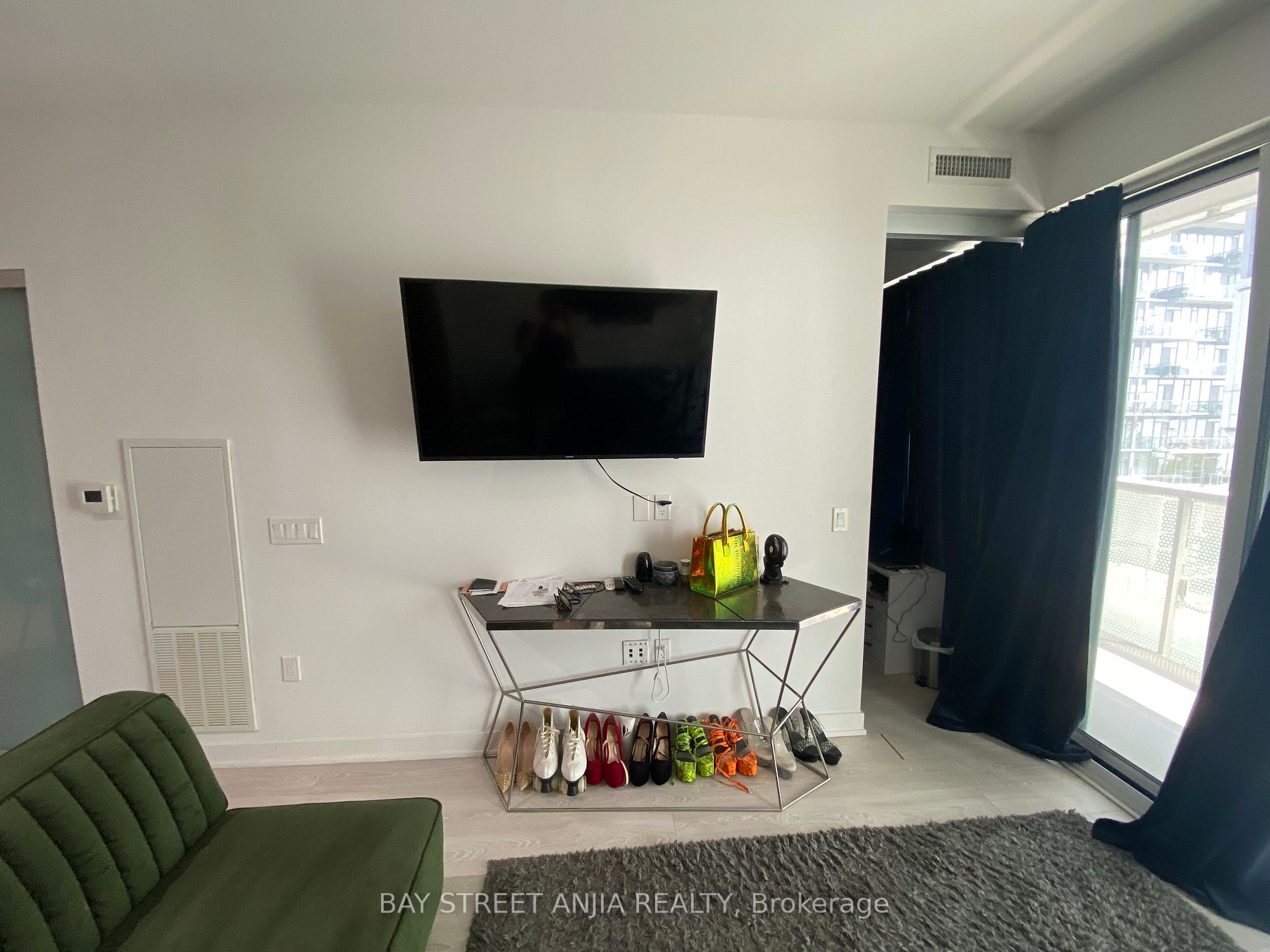 15 Queens Quay E #408