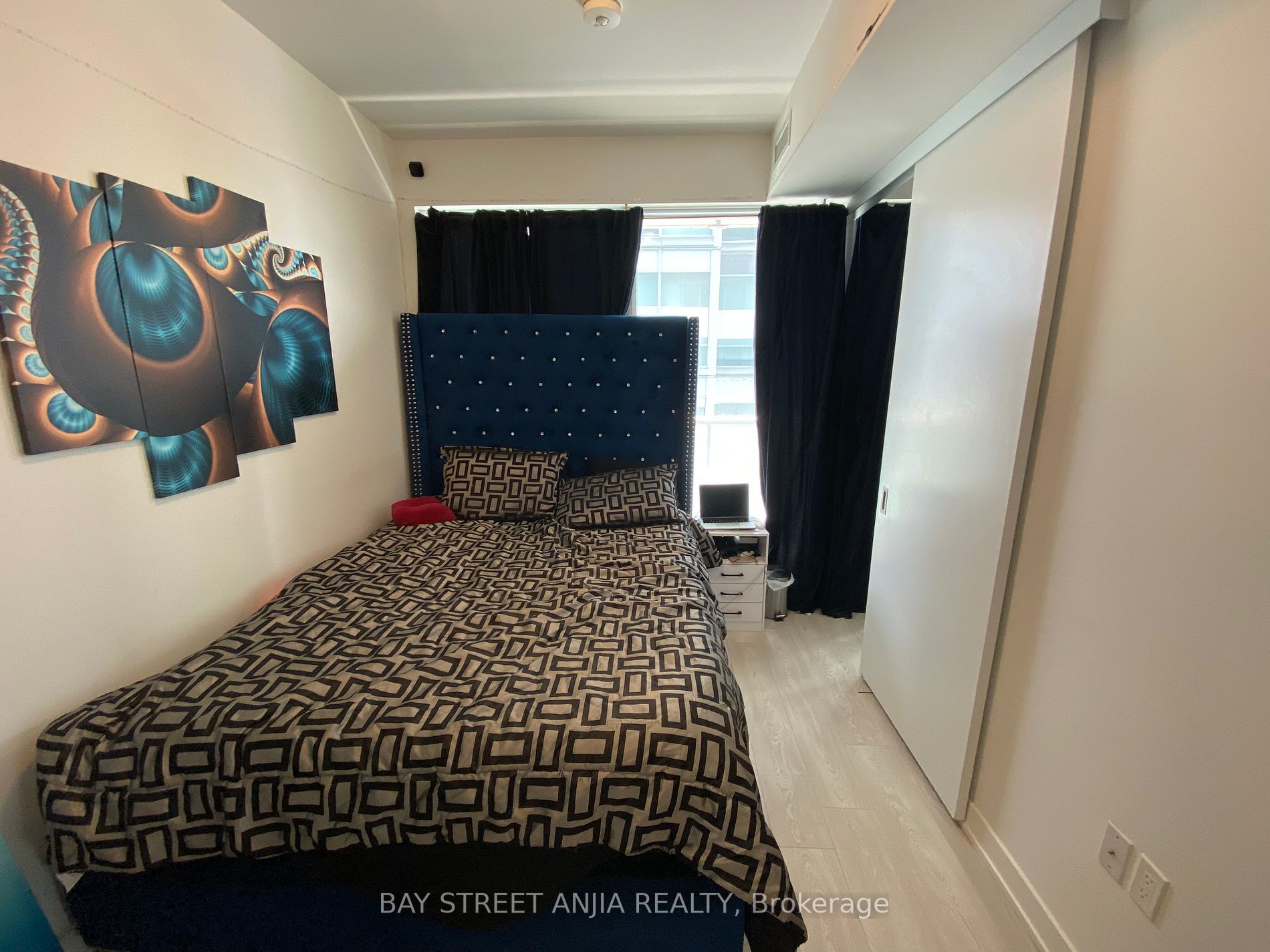 15 Queens Quay E #408