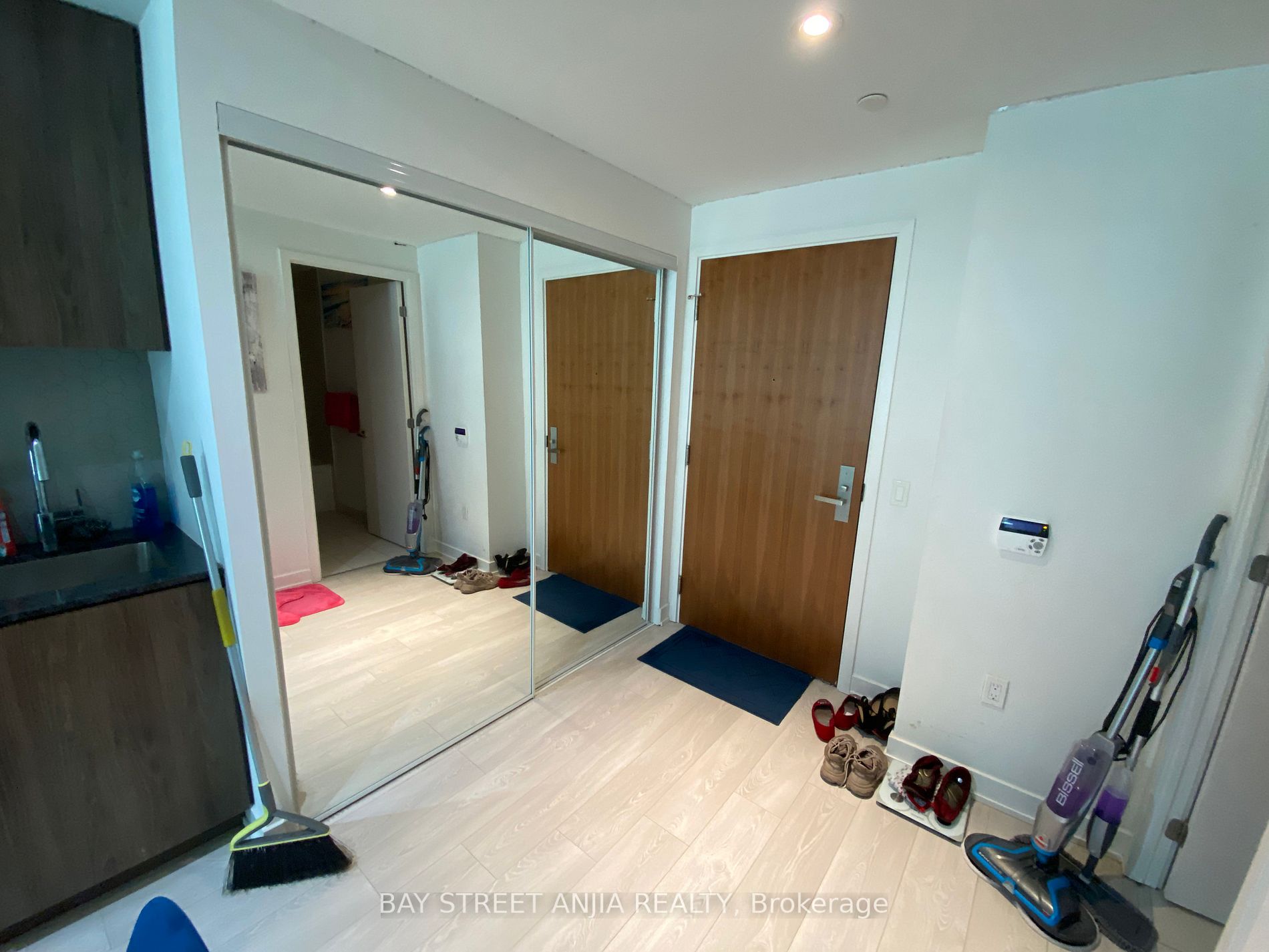 15 Queens Quay E #408