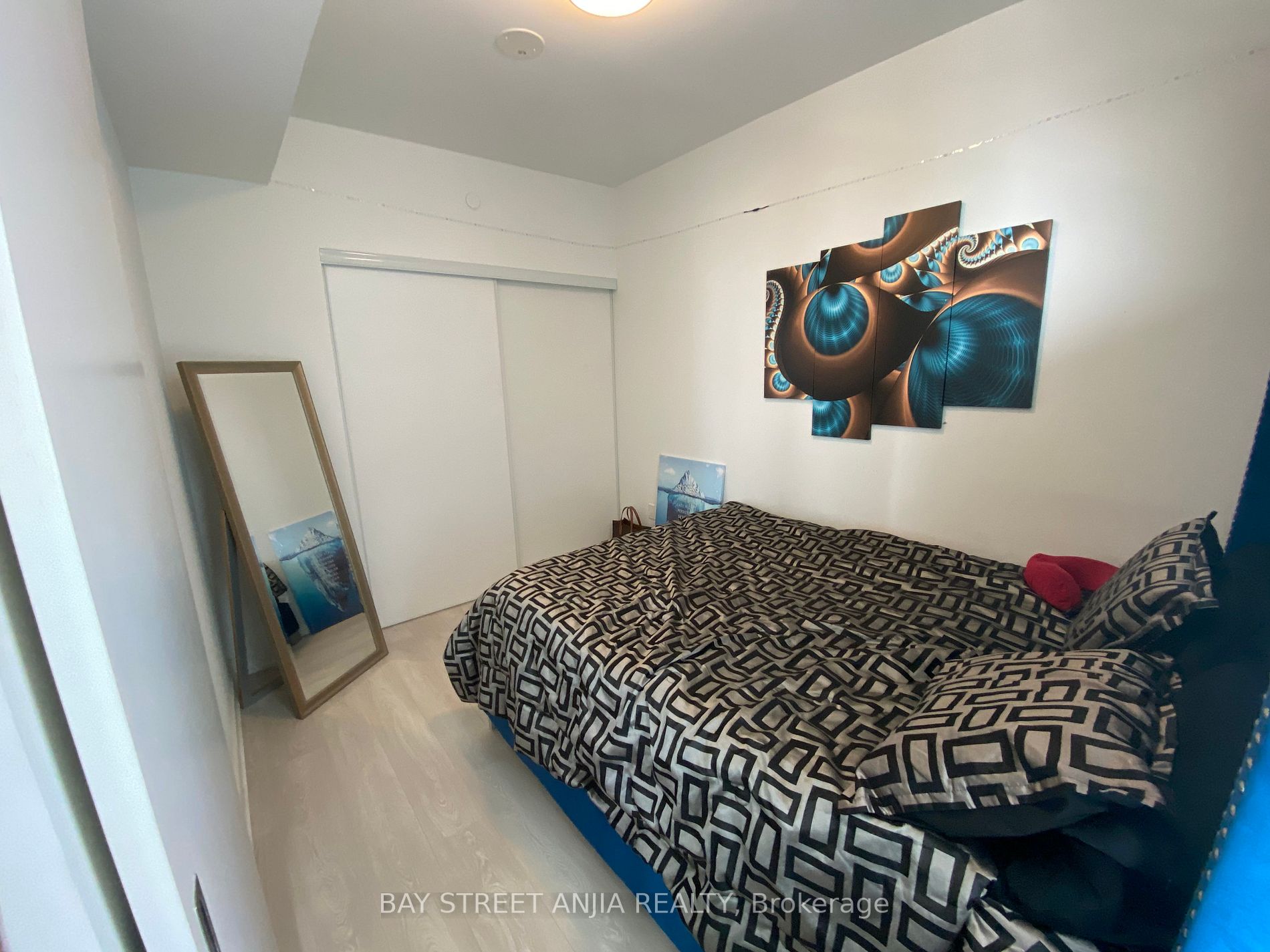 15 Queens Quay E #408