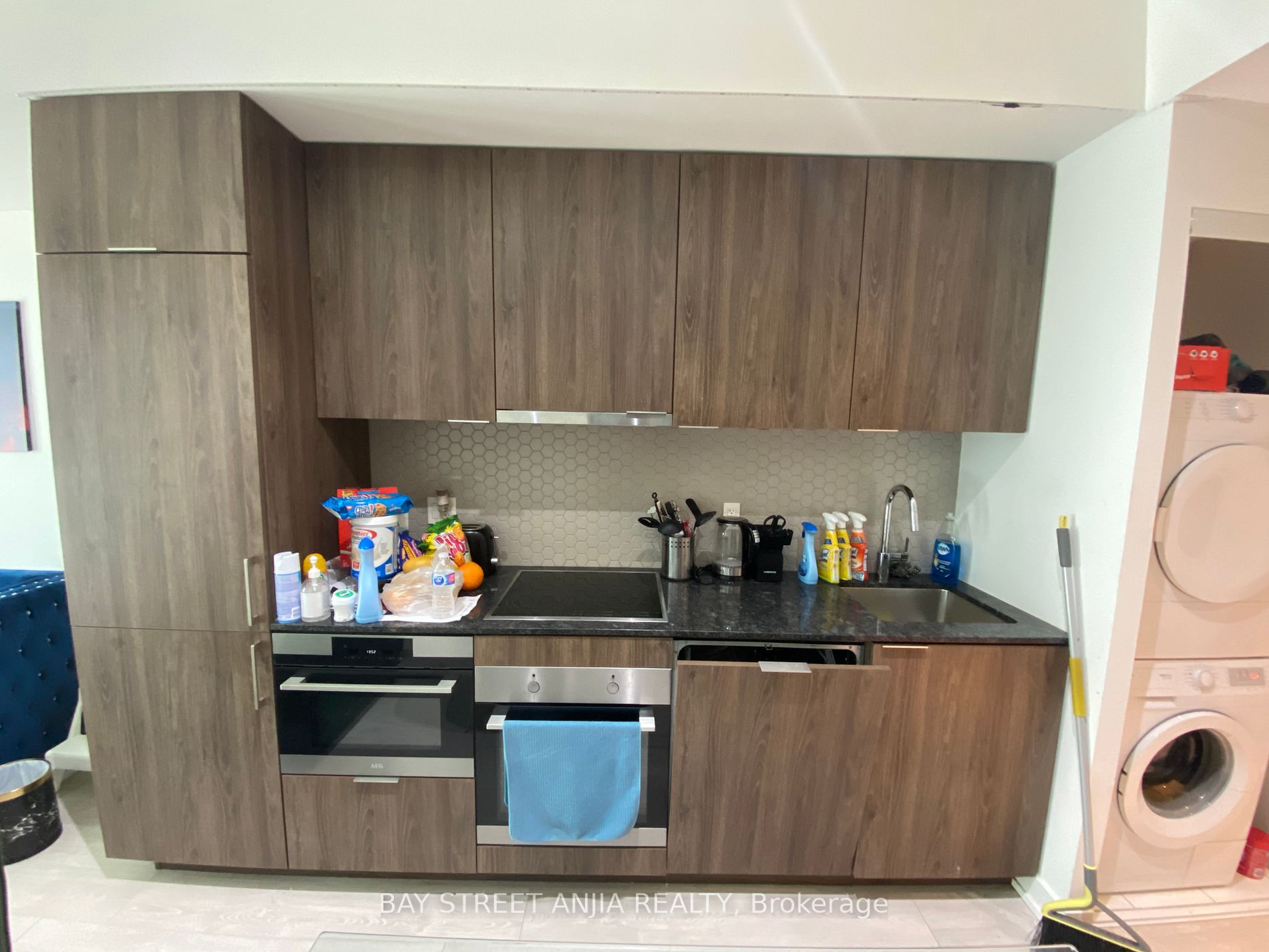 15 Queens Quay E #408