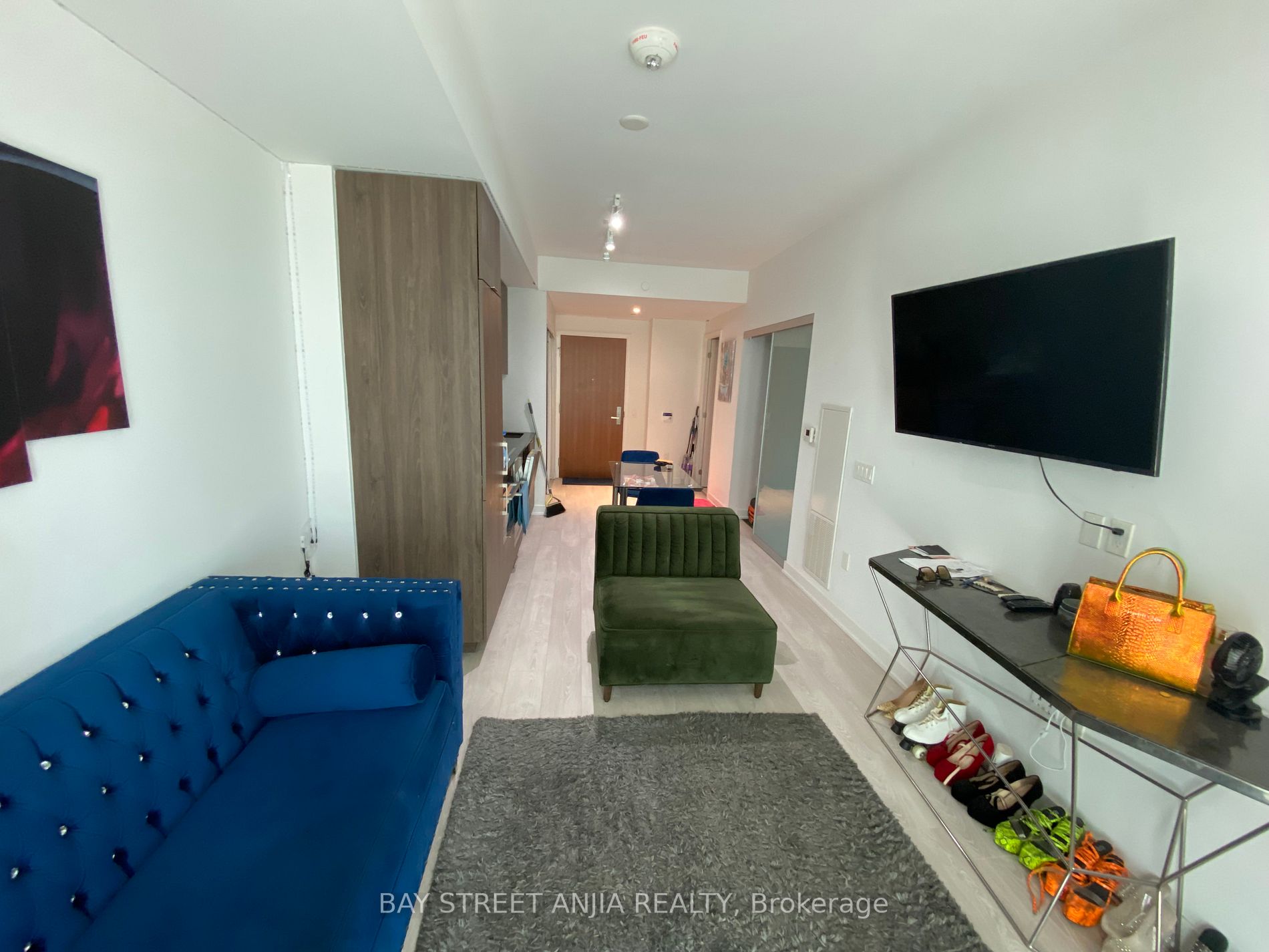 15 Queens Quay E #408
