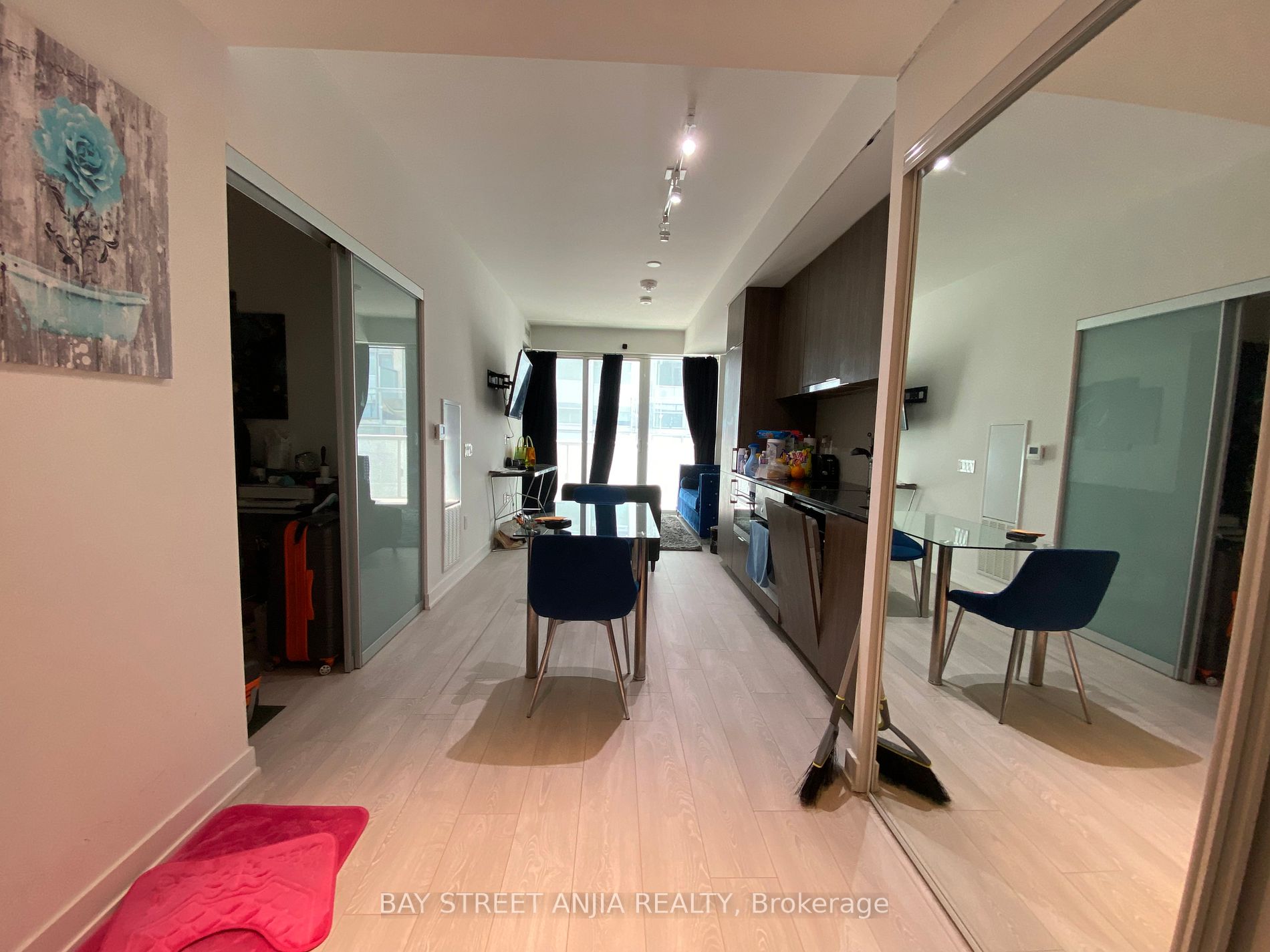 15 Queens Quay E #408