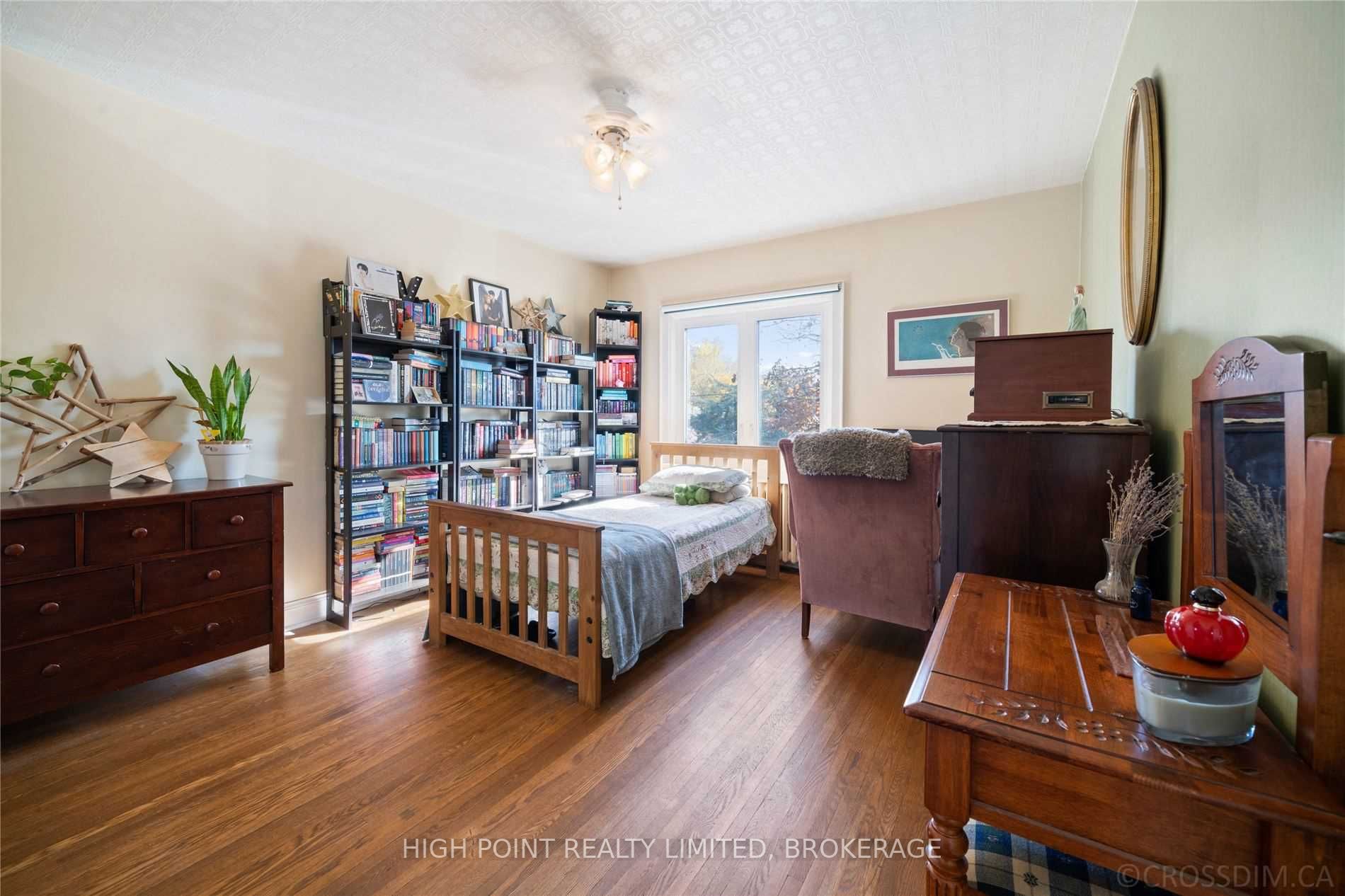 216 Brooke Ave