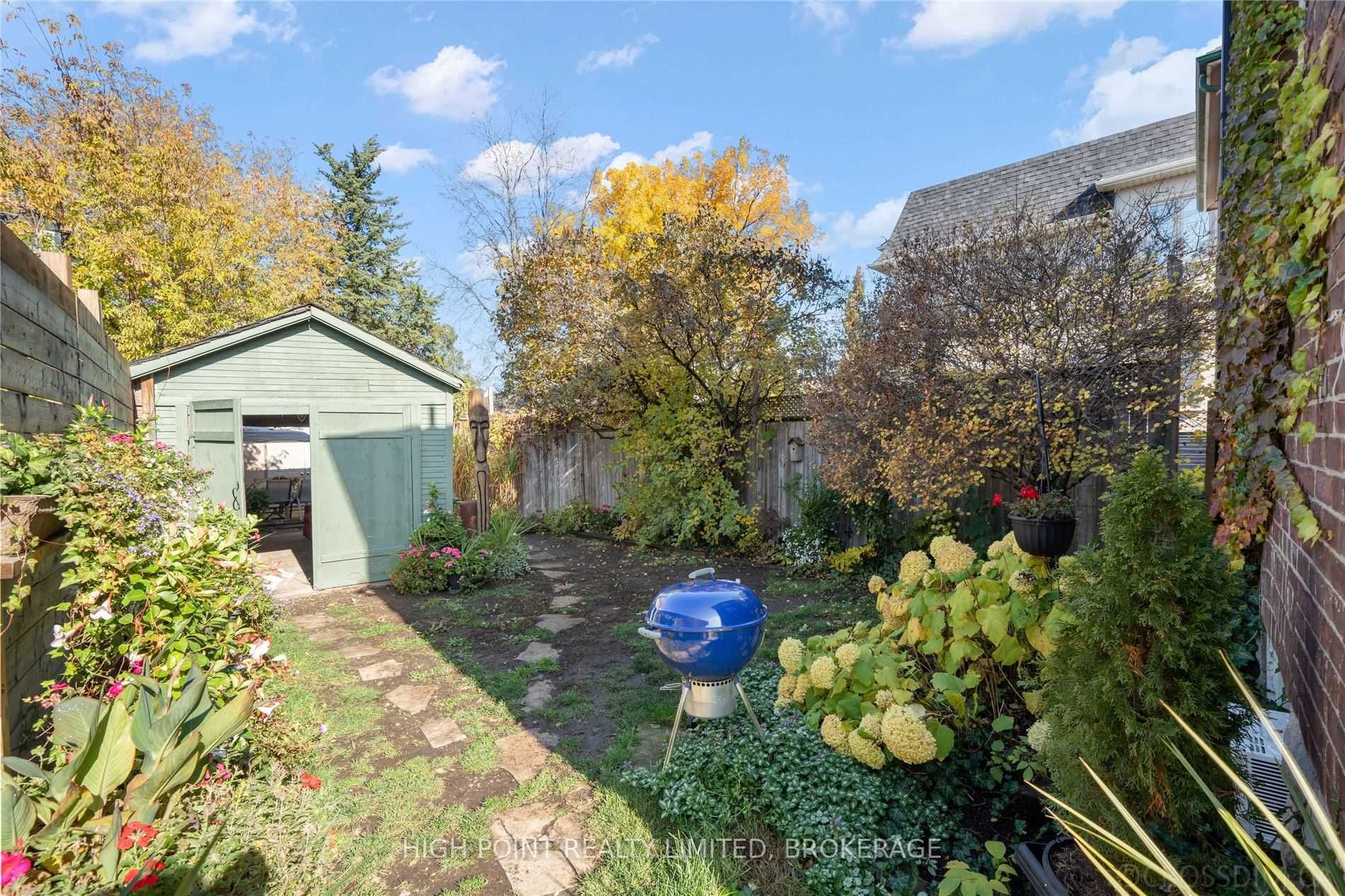 216 Brooke Ave