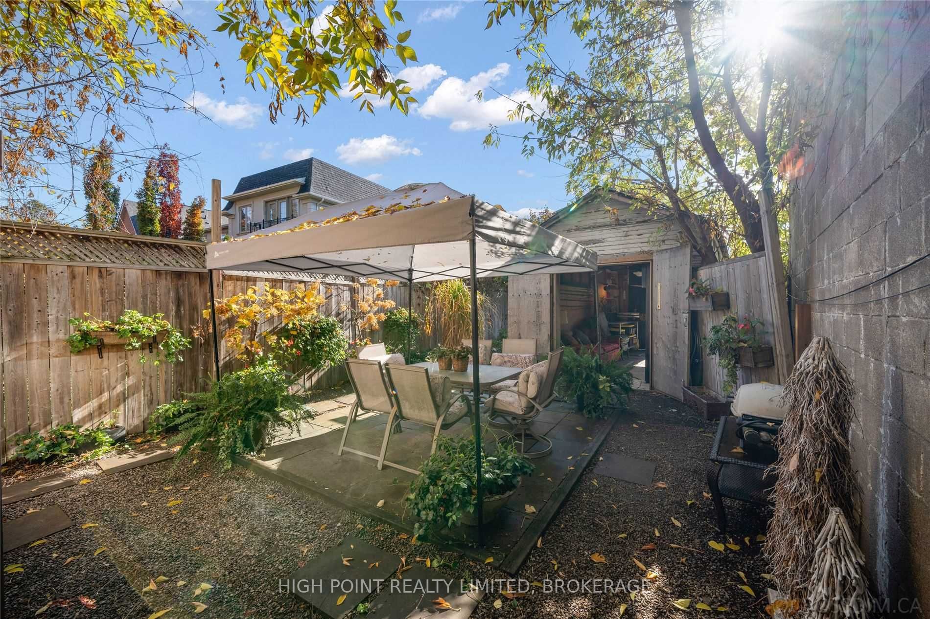 216 Brooke Ave