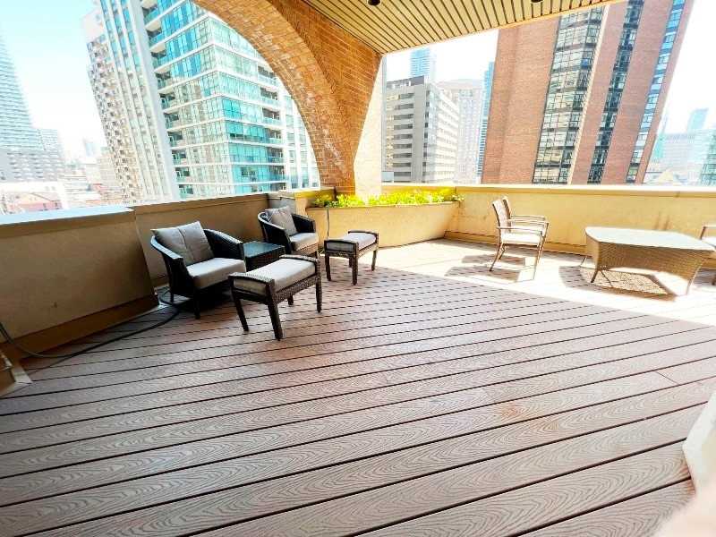 1132 Bay St, #1002