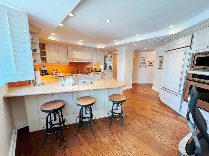 1132 Bay St, #1002