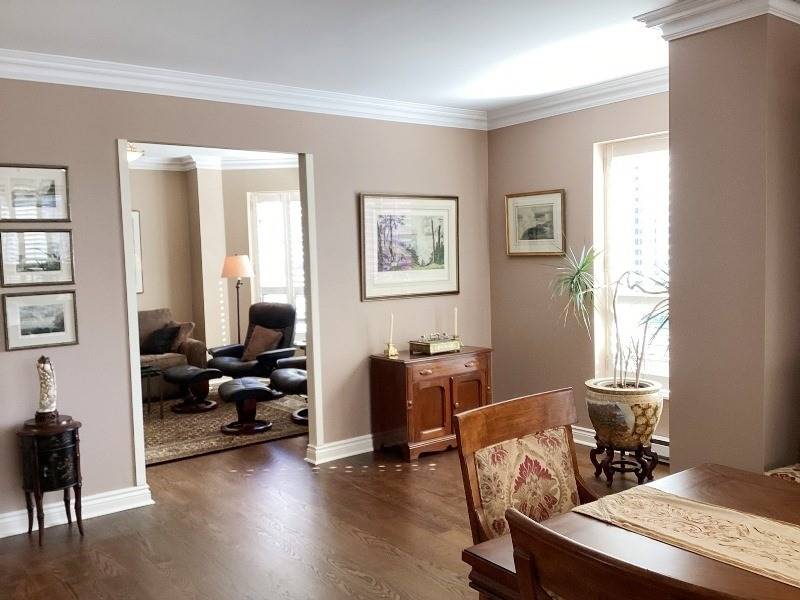 1132 Bay St, #1002