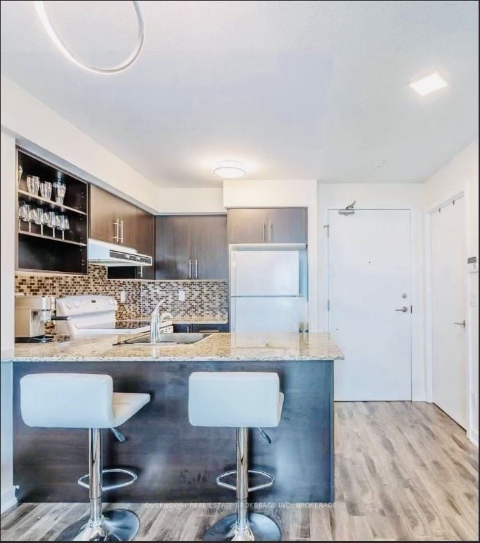 120 Dallimore Circ, #423