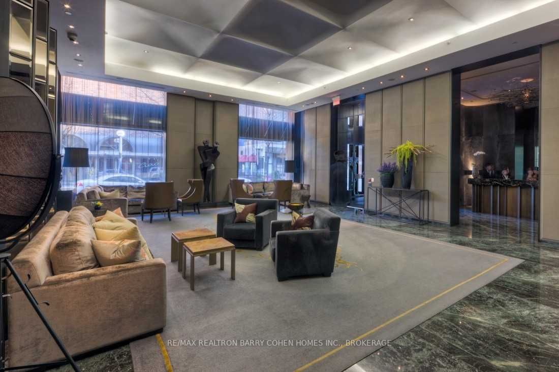 118 Yorkville Ave, #703