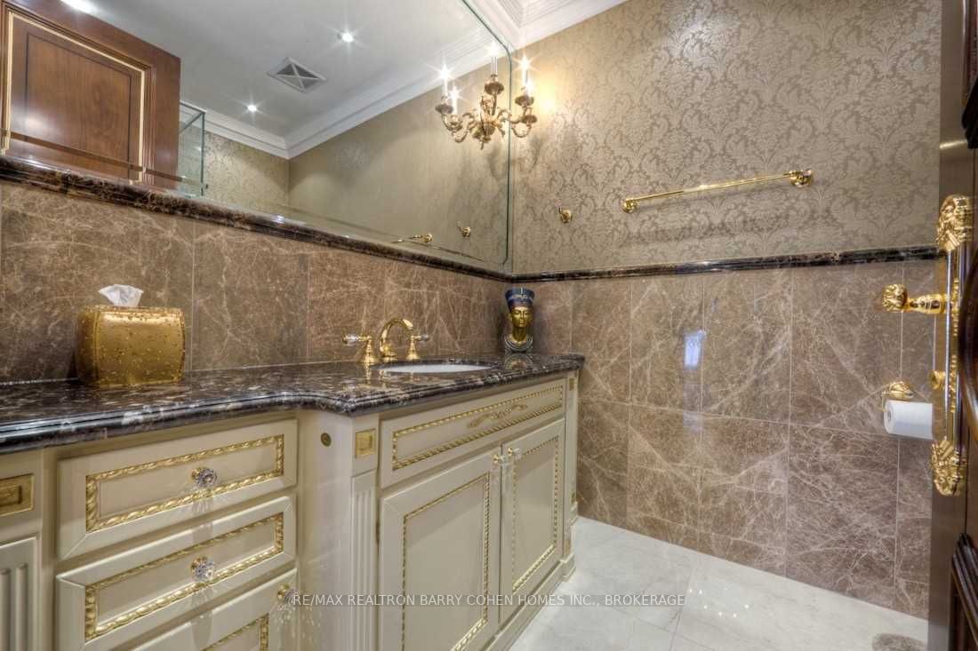 118 Yorkville Ave, #703