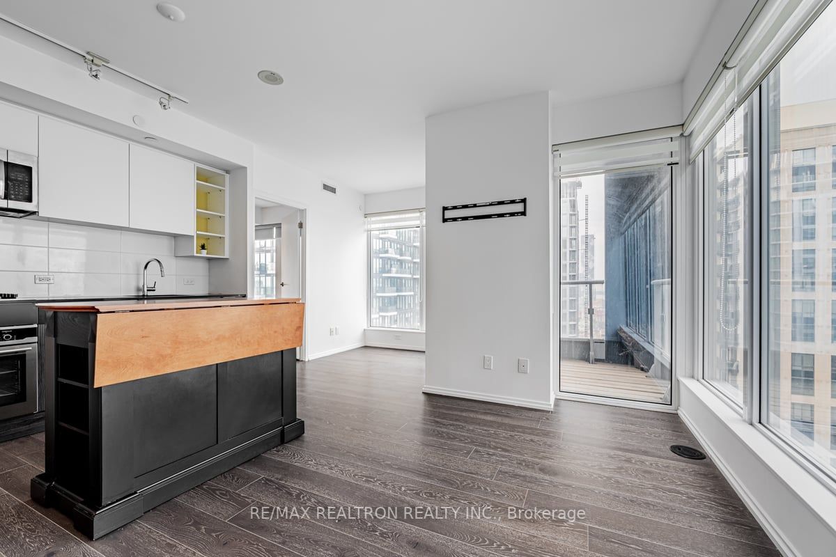 68 Shuter St, #2305