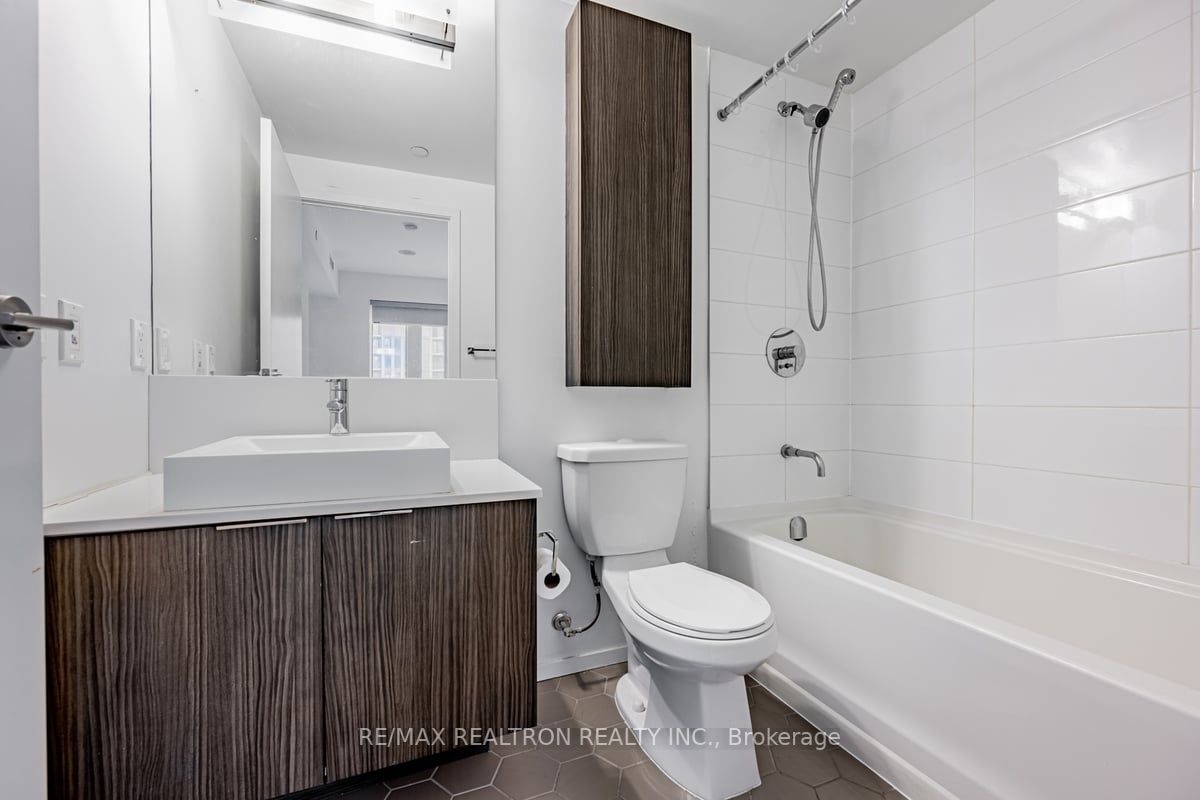 68 Shuter St, #2305