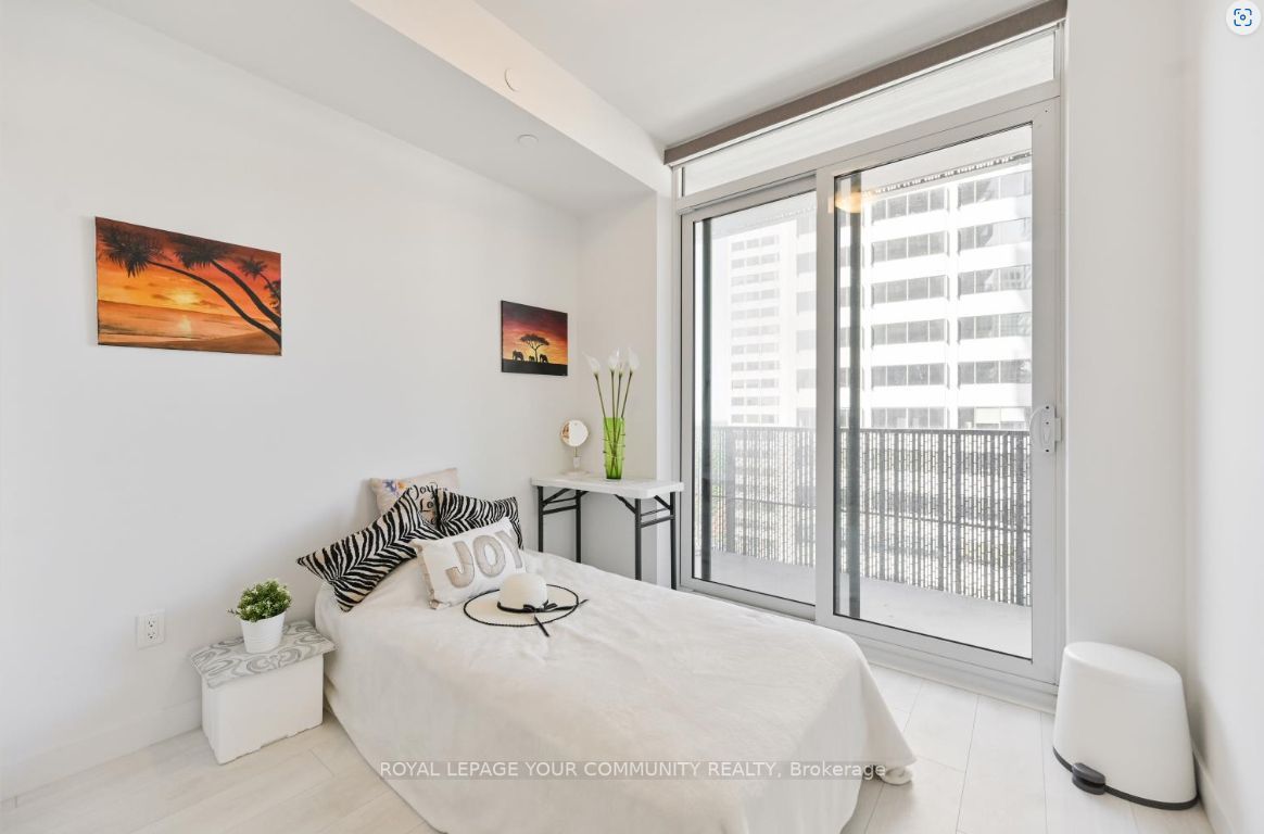 8 Eglinton Ave E Ave, #1205