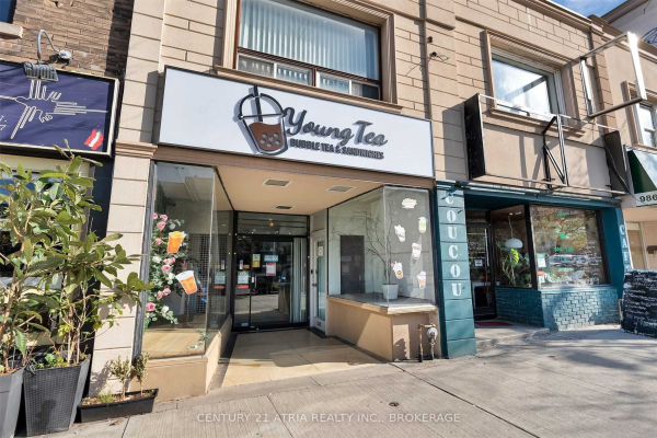 990 St. Clair Ave W