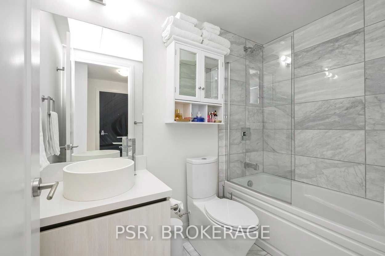 151 Avenue Rd, #410