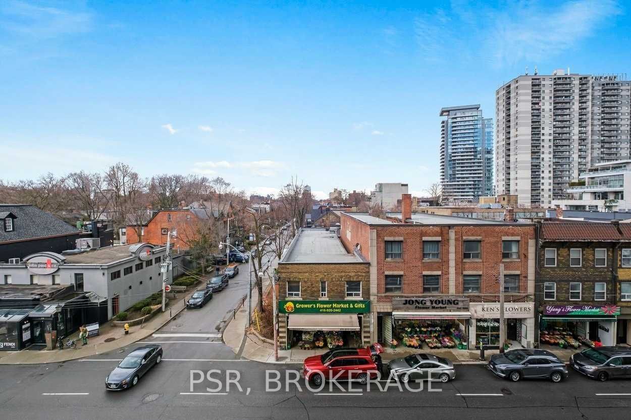 151 Avenue Rd, #410