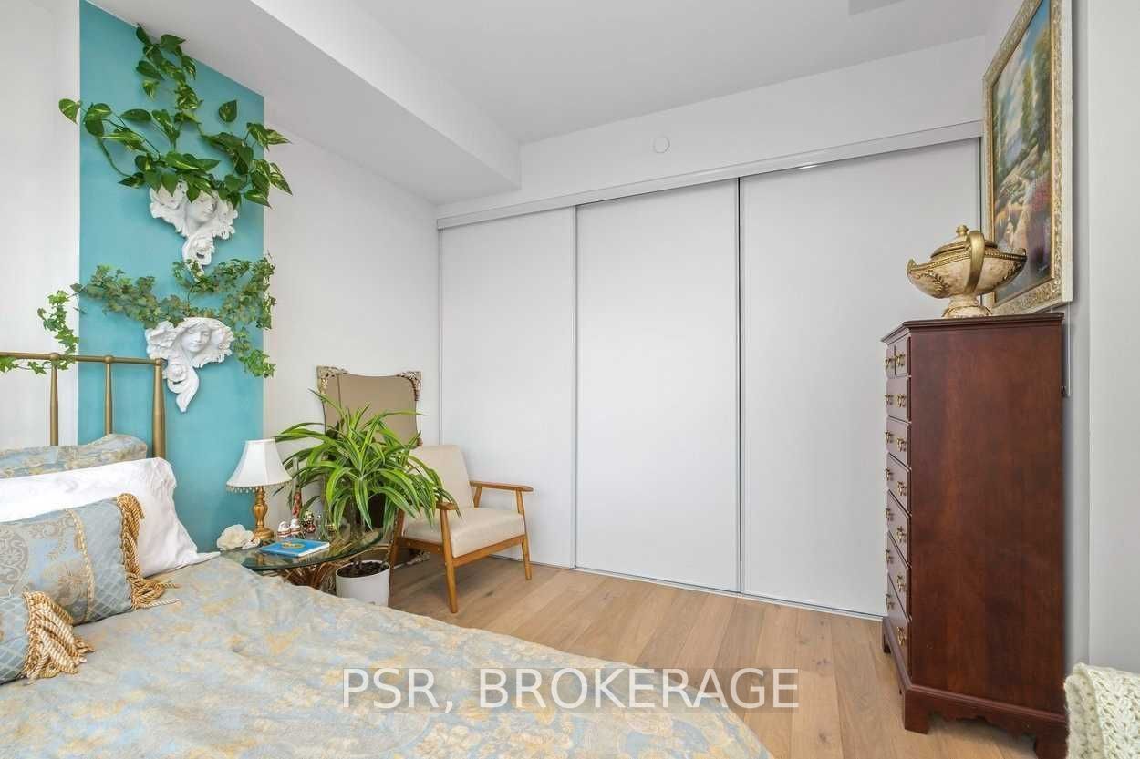 151 Avenue Rd, #410