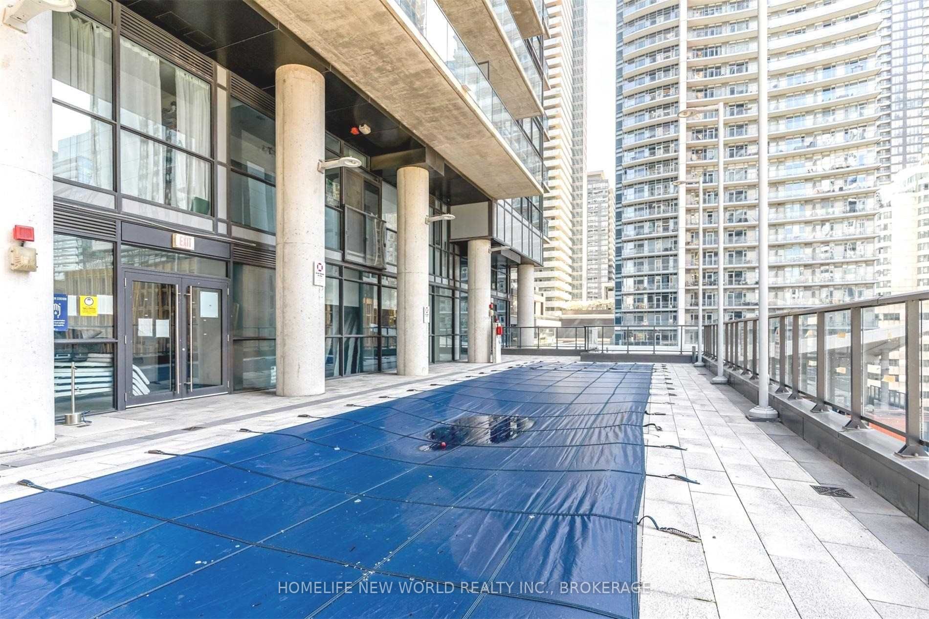 290 Adelaide St W, #702