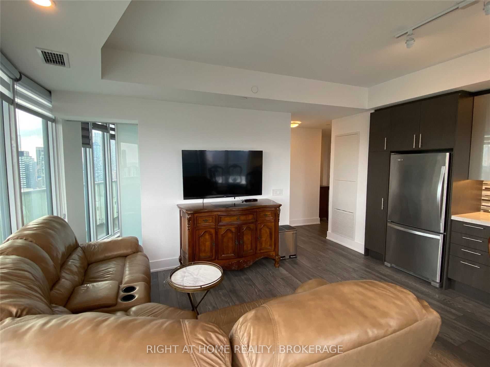 403 Church St, #3502
